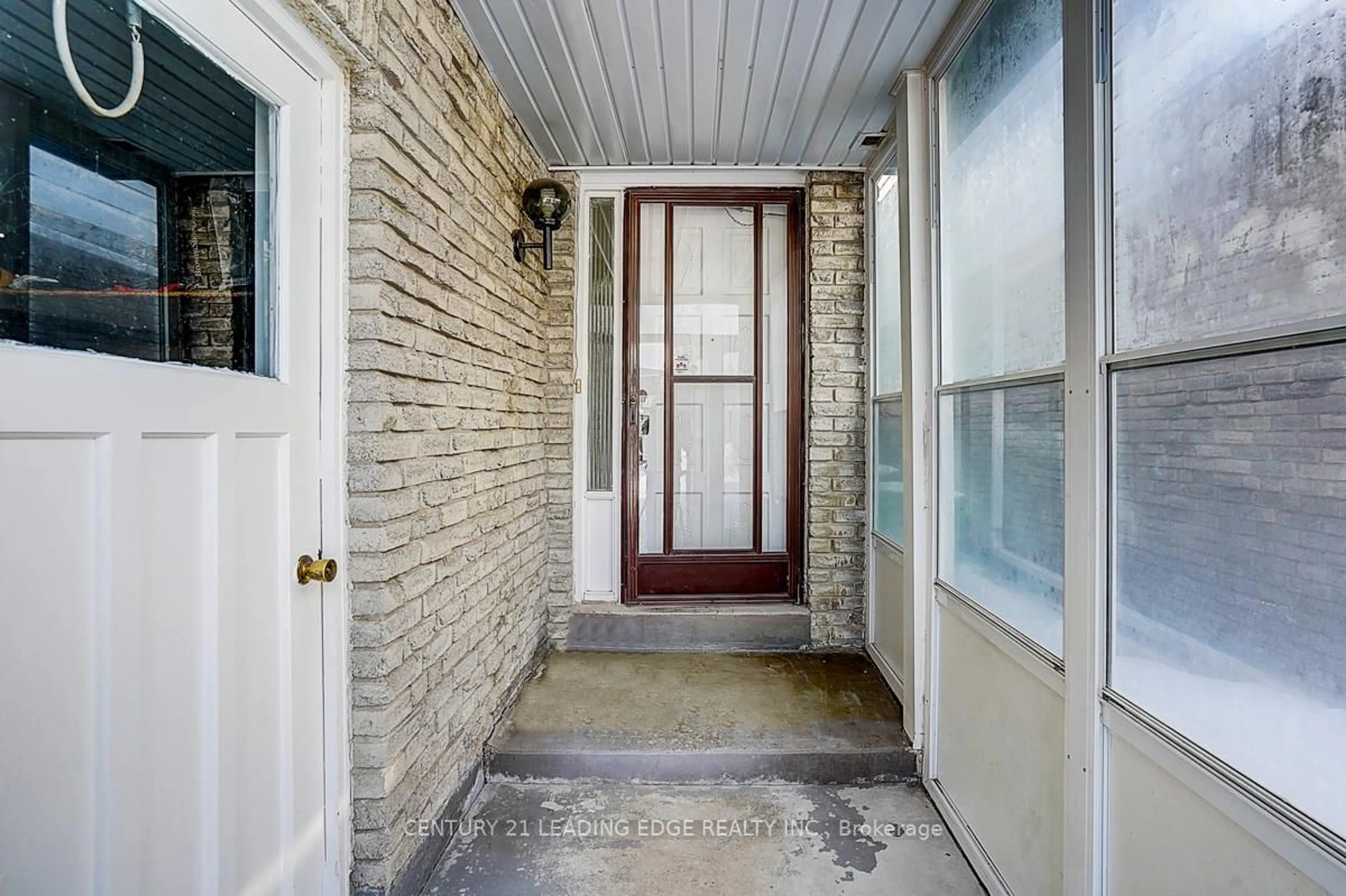 Indoor entryway for 328 Chartland Blvd, Toronto Ontario M1S 3P3