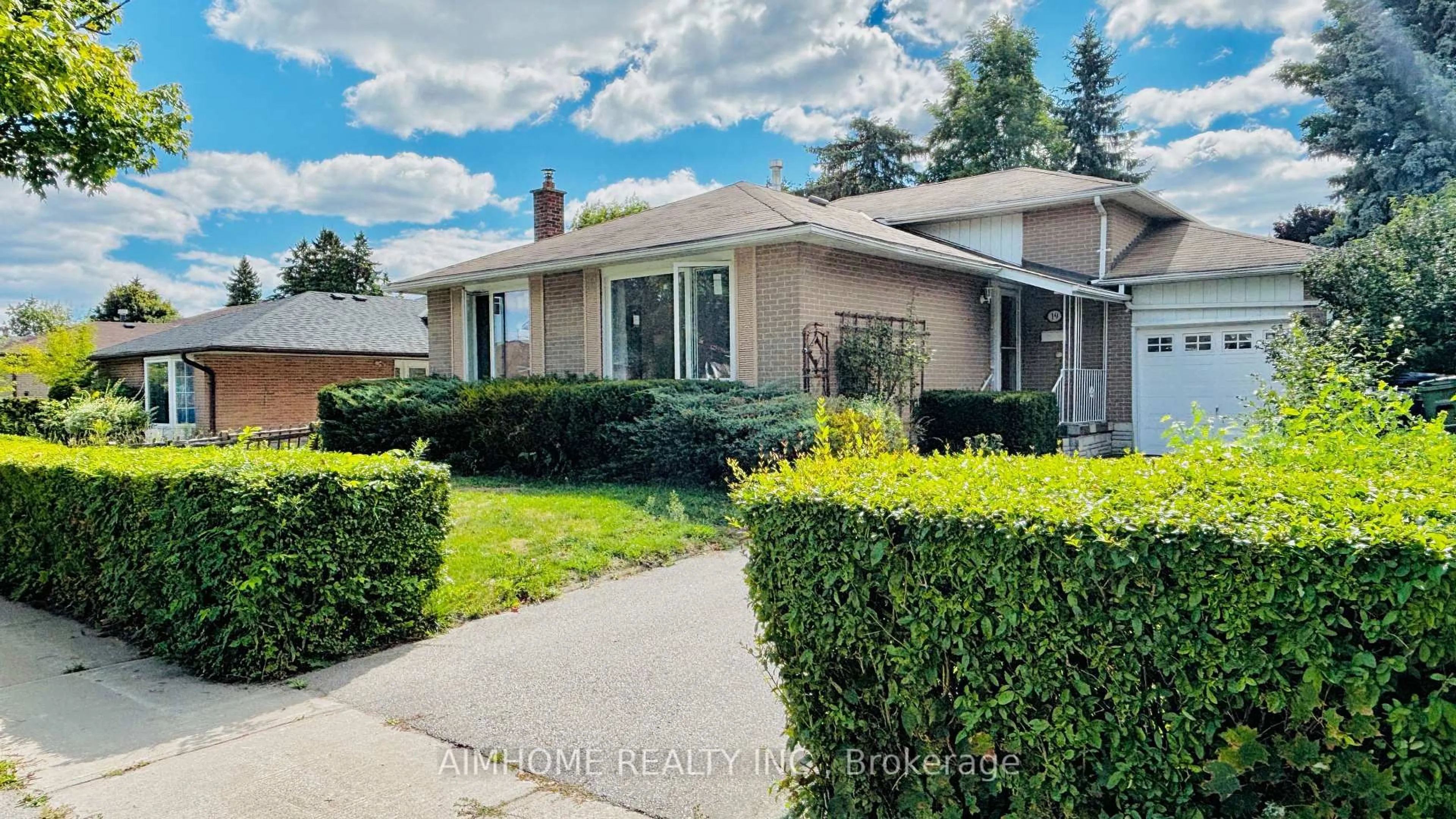 Home with vinyl exterior material, street for 19 Sunderland Cres, Toronto Ontario M1H 2V2