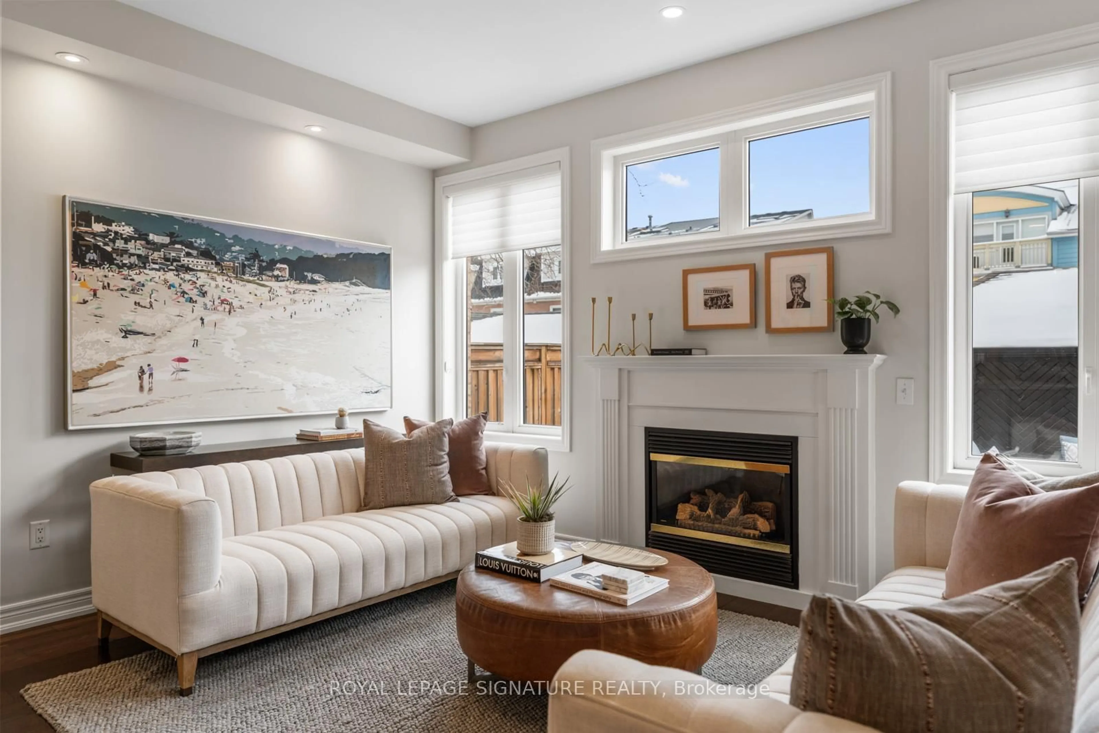 Living room with furniture, unknown for 101 Boardwalk Dr, Toronto Ontario M4L 3X9