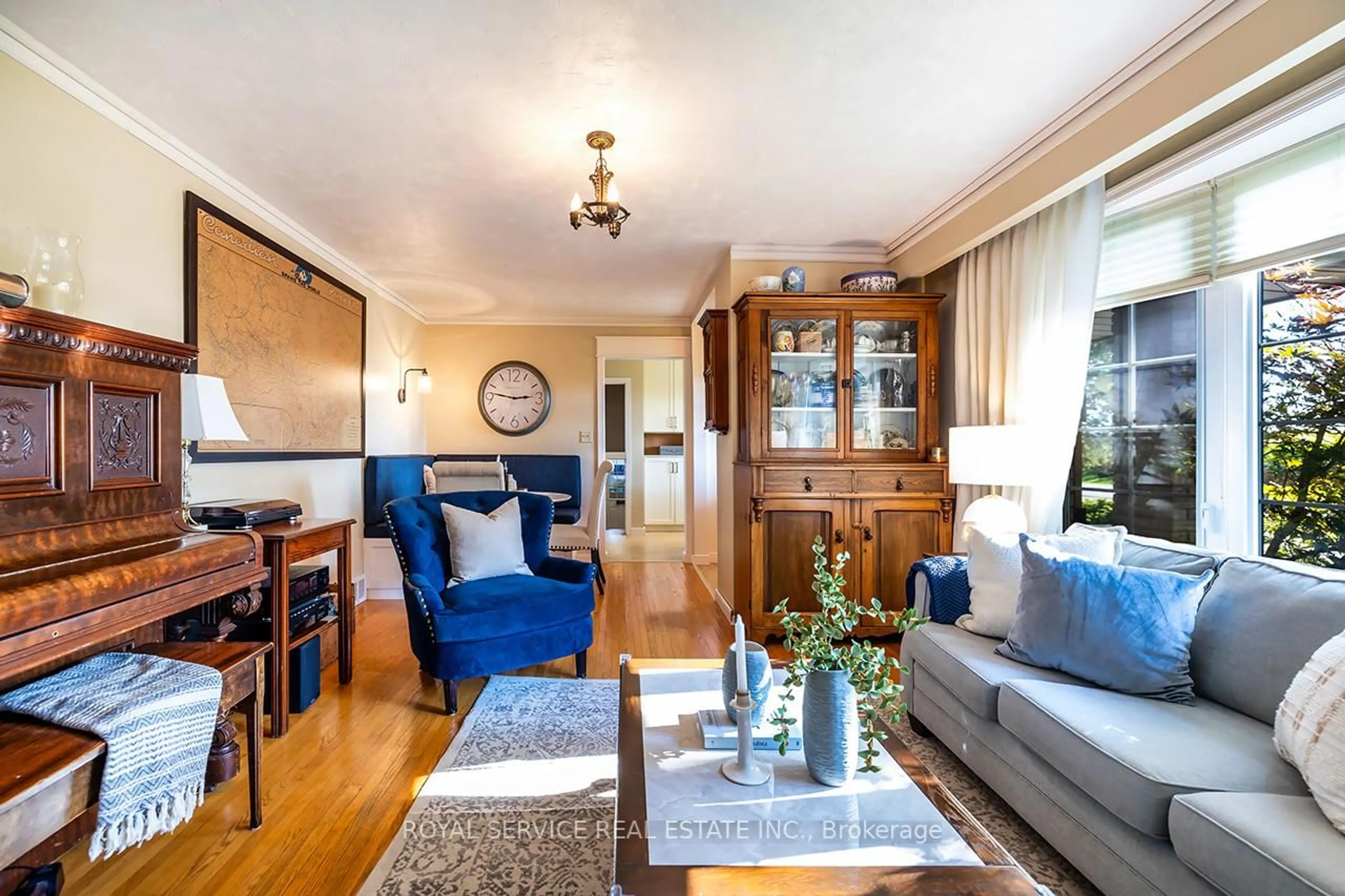 Living room with furniture, wood/laminate floor for 5781 Ochonski Rd, Clarington Ontario L0B 1M0