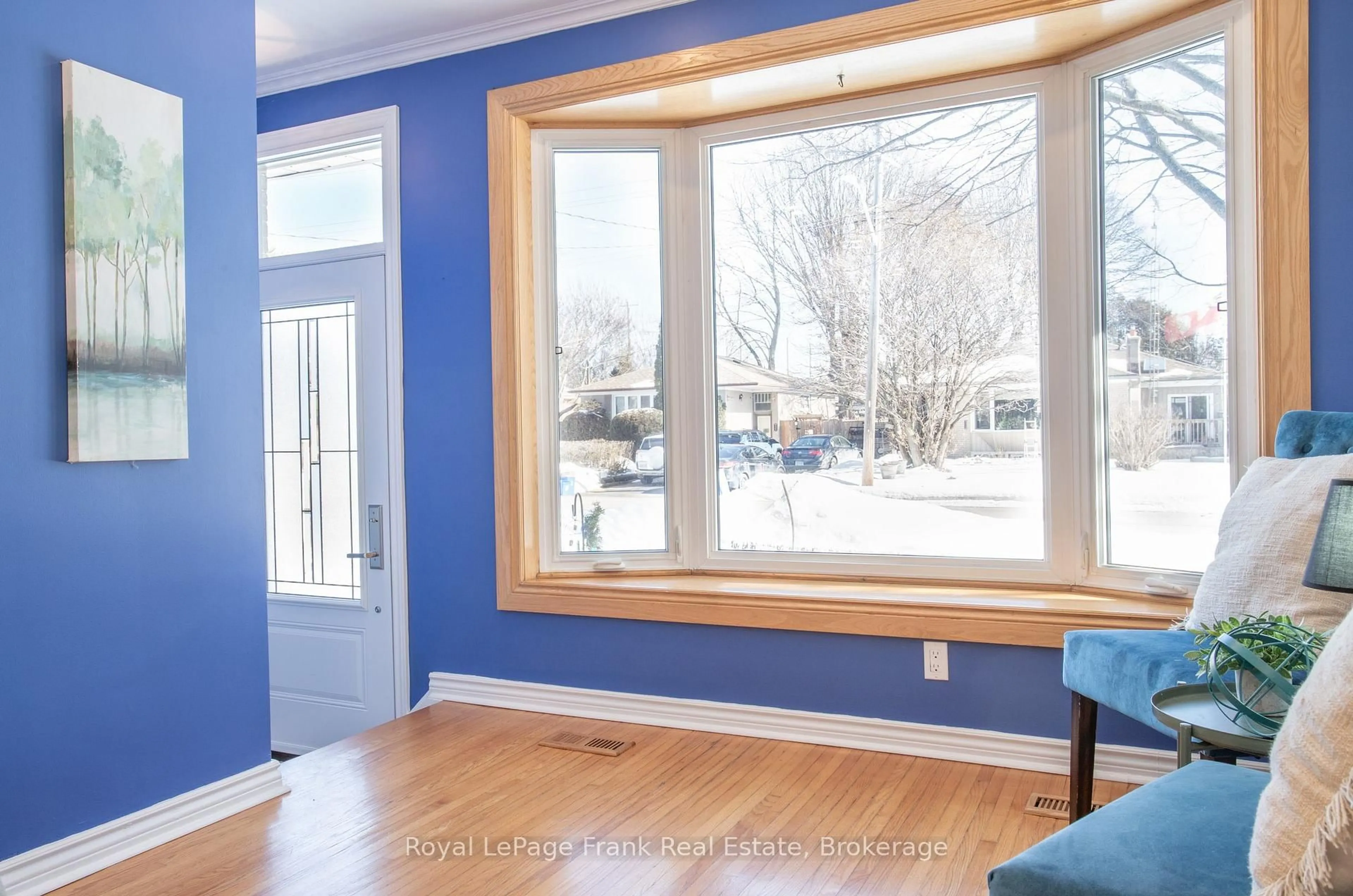 Indoor entryway for 928 Centre St, Whitby Ontario L1N 4V1