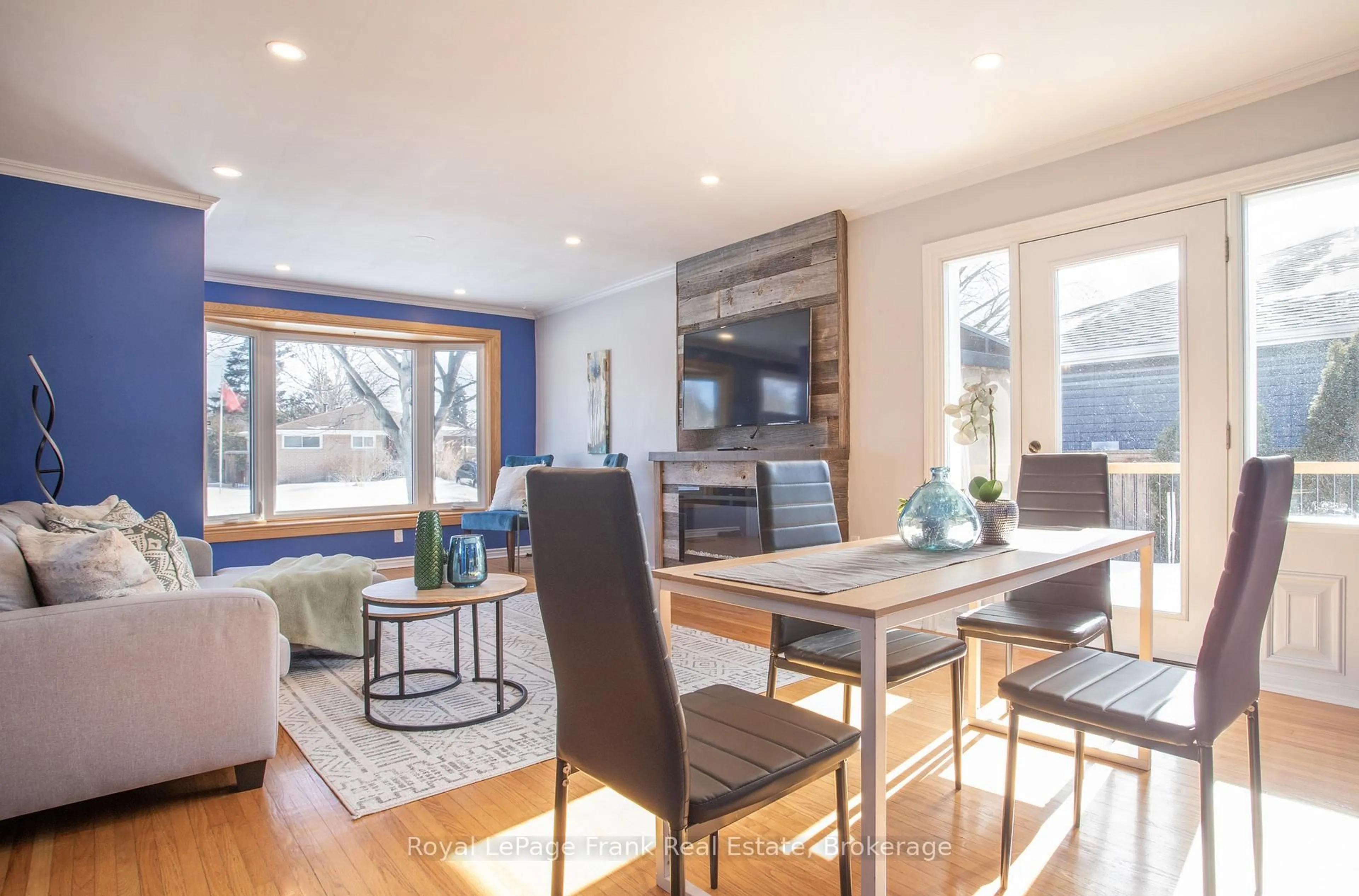 Unknown for 928 Centre St, Whitby Ontario L1N 4V1