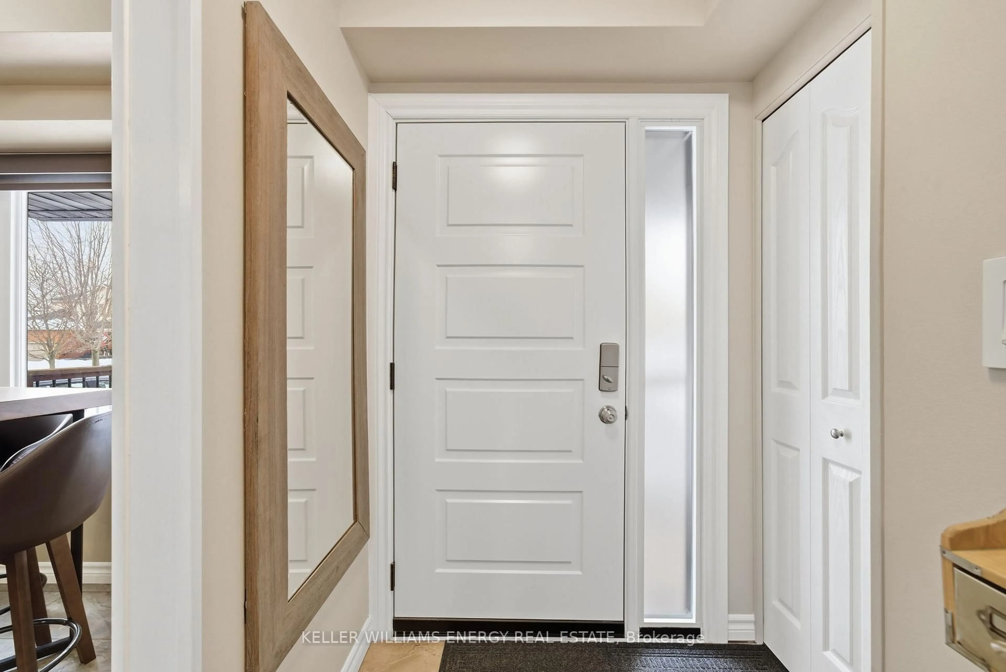 Indoor entryway for 34 Stirling Ave, Clarington Ontario L1E 1X6