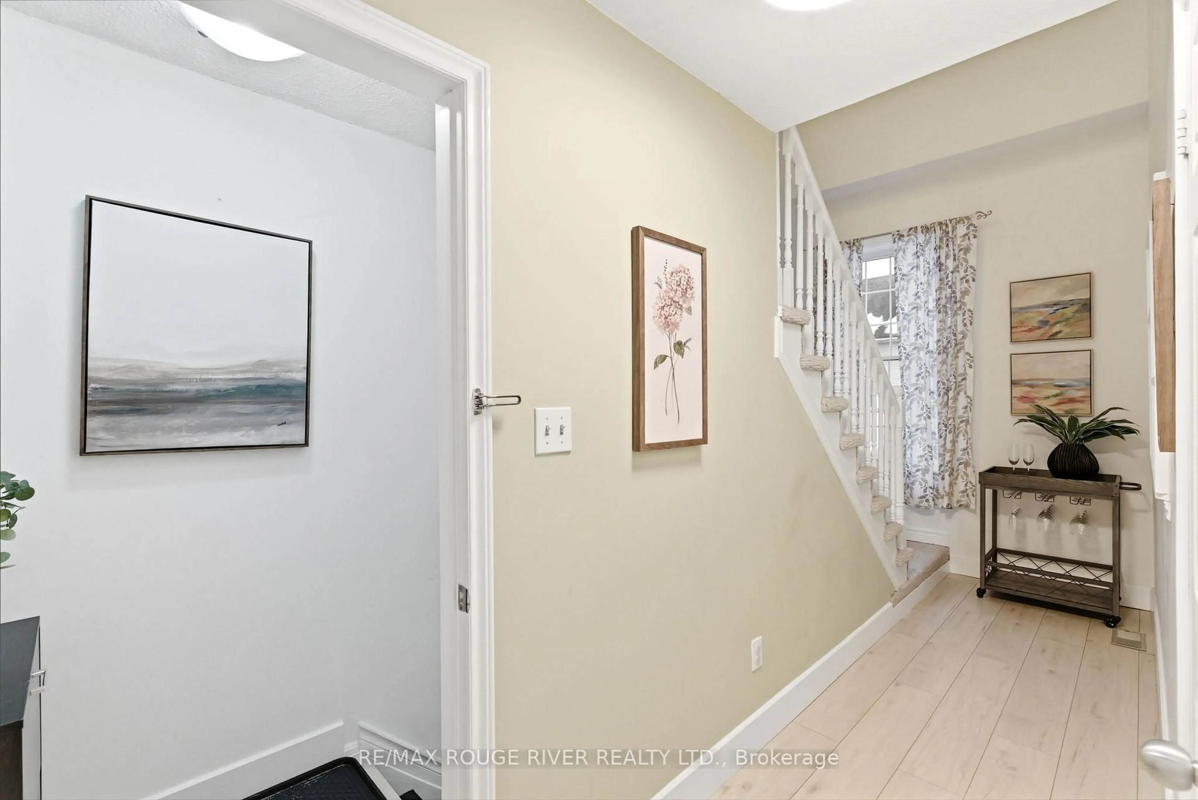 Indoor entryway for 1665 Nash Rd #E2, Clarington Ontario L1E 1S8