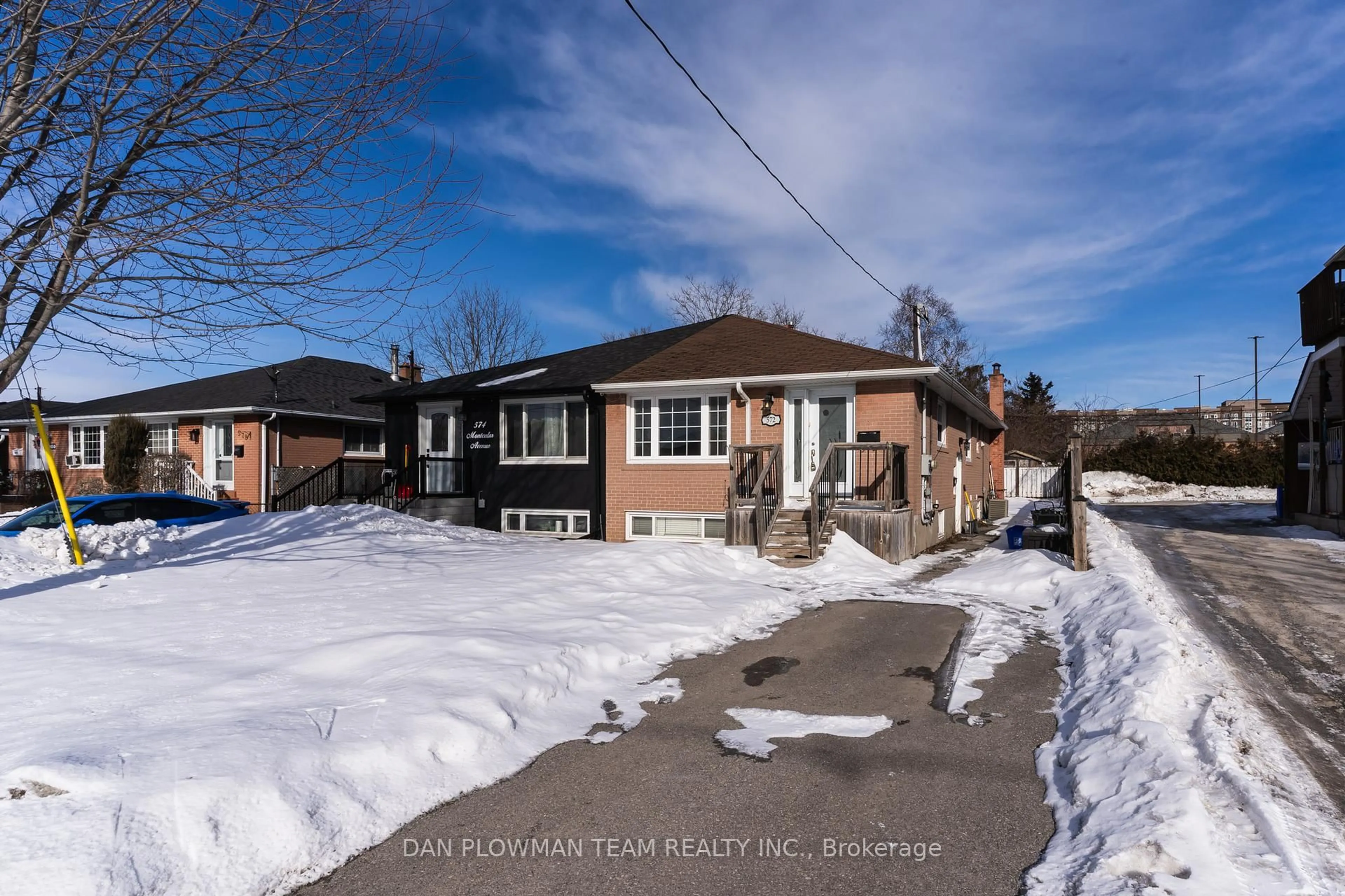 Home with brick exterior material, street for 572 Montcalm Ave, Oshawa Ontario L1J 2H1