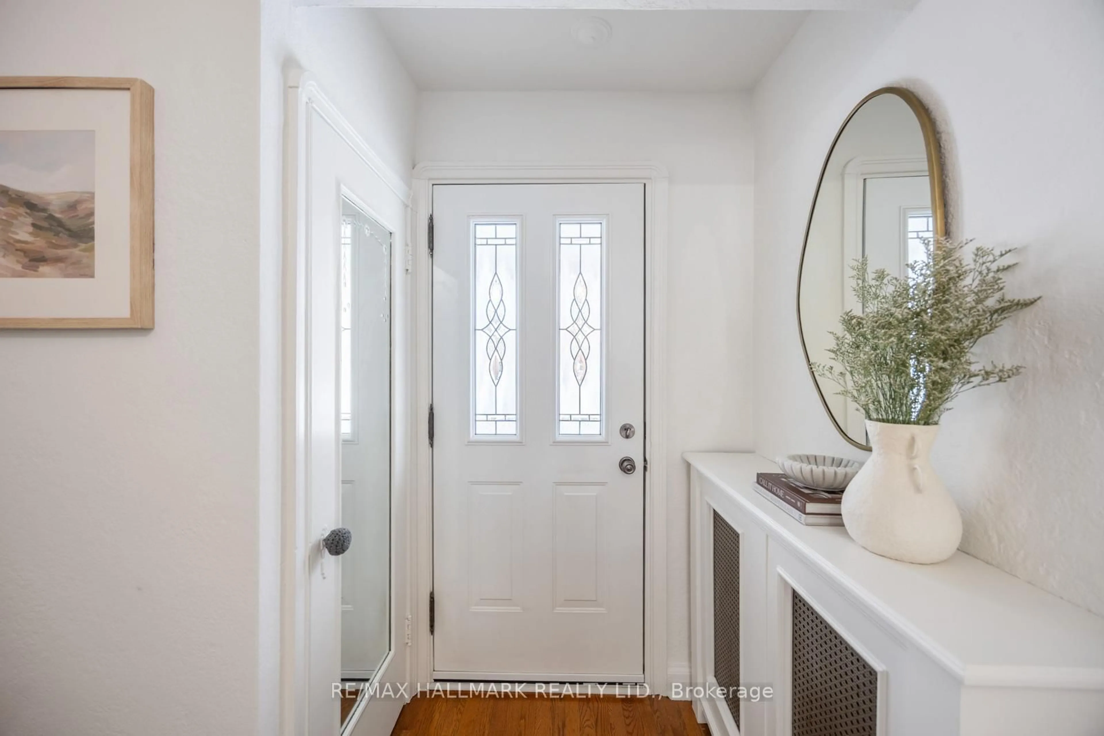 Indoor entryway for 18 Elmview Dr, Toronto Ontario M1N 2W4