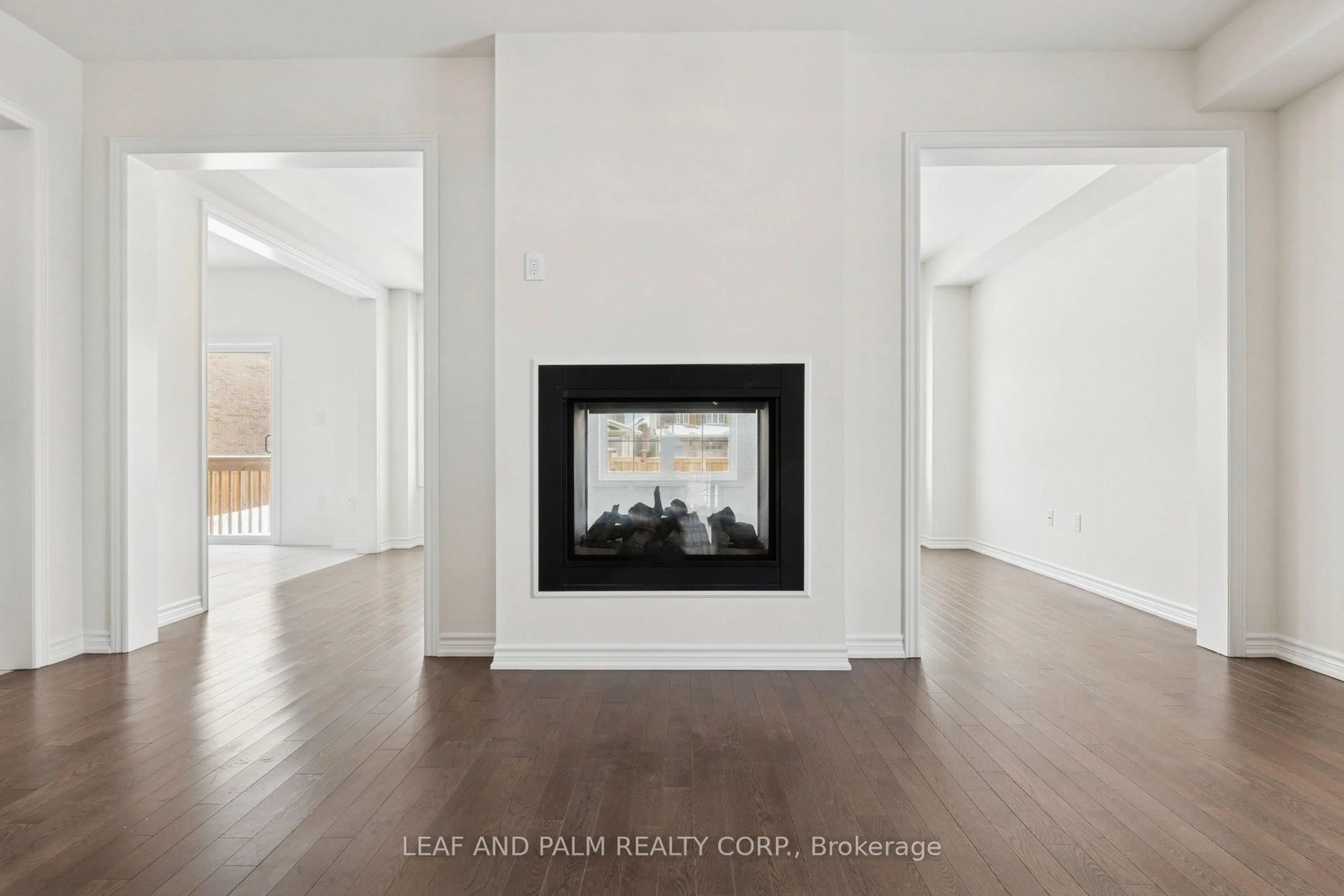 Indoor entryway for 279 Northglen Blvd, Clarington Ontario L1C 7G6