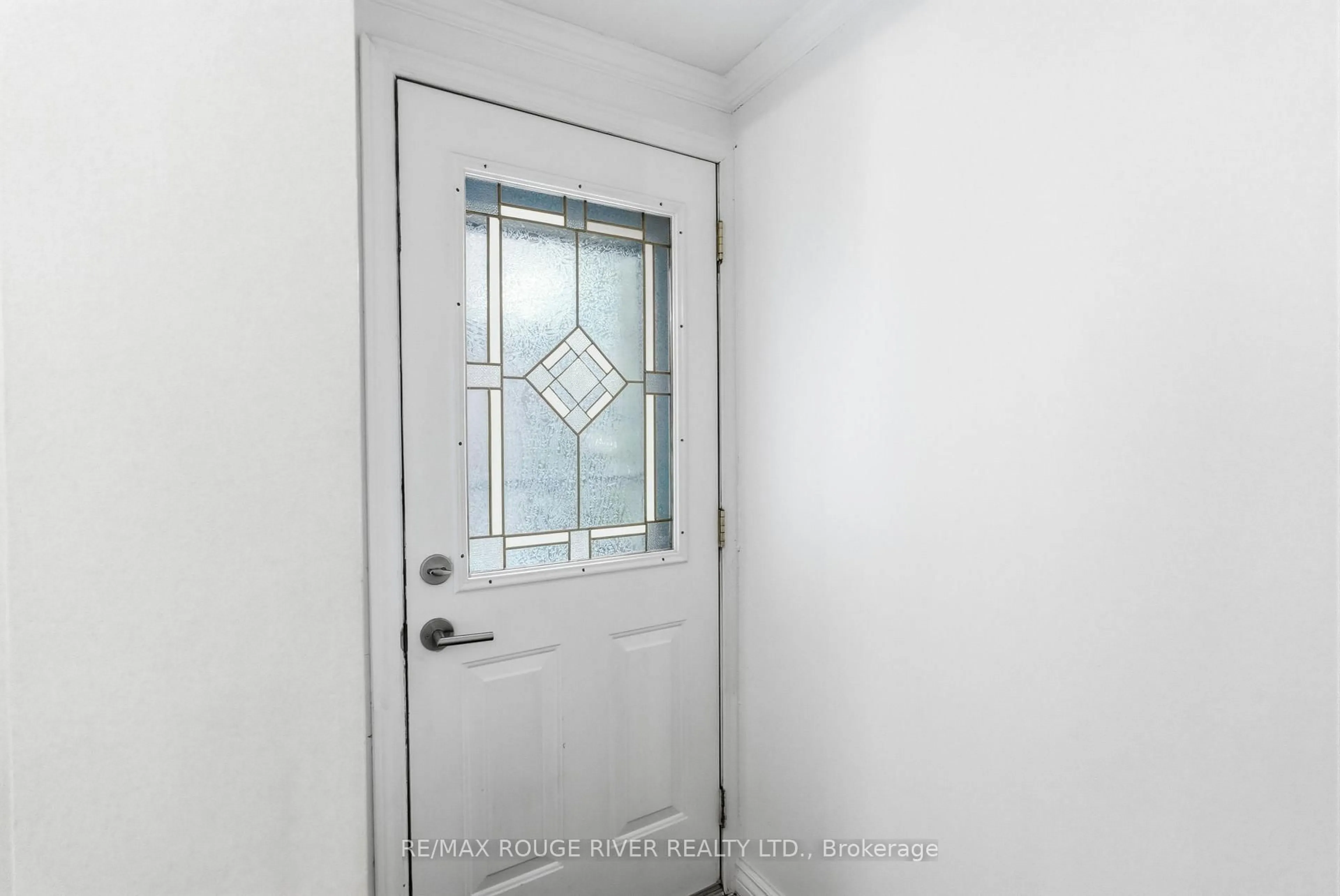 Indoor entryway for 59 Muir Cres, Whitby Ontario L1P 1B5