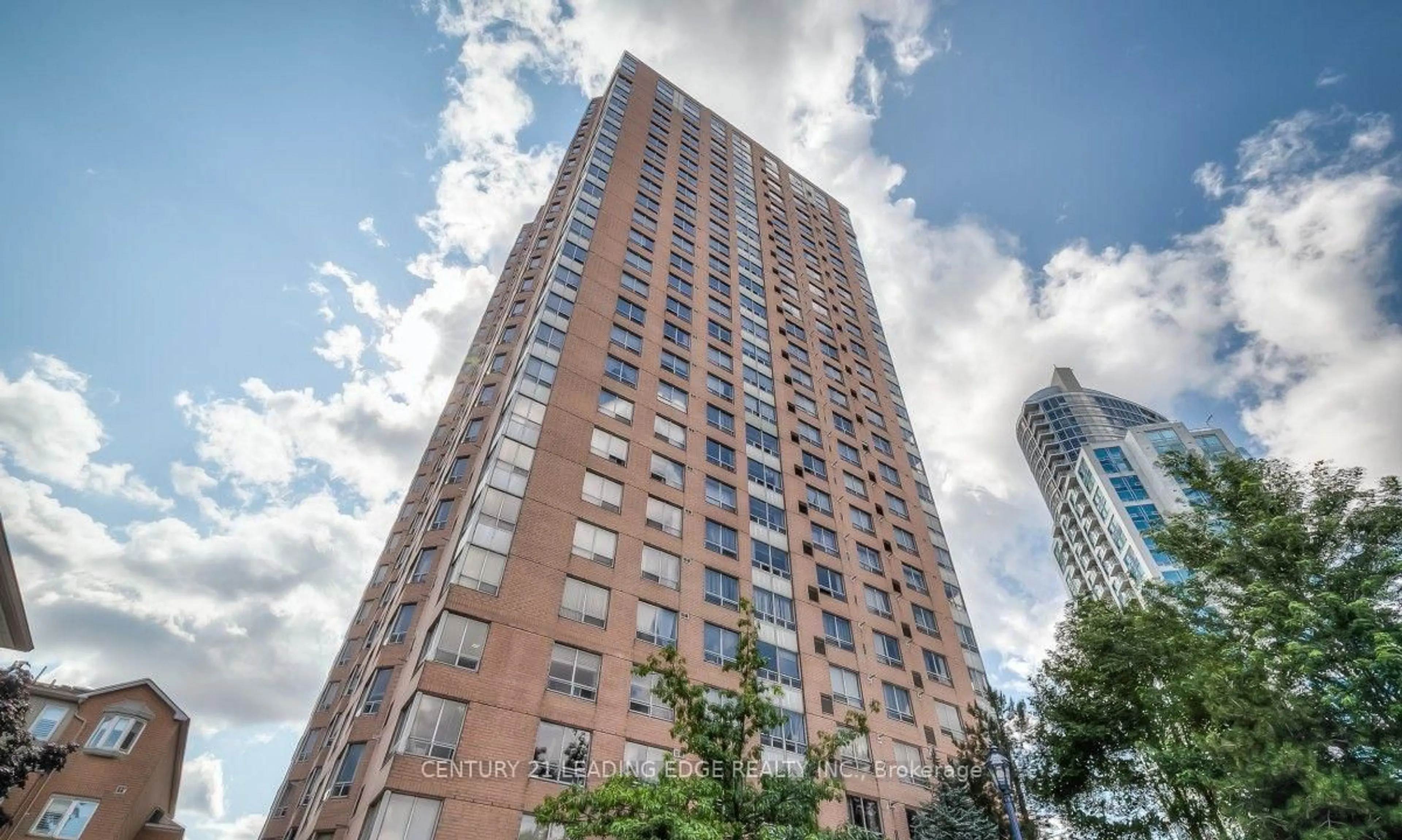 Patio, building for 115 Omni Dr #2902, Toronto Ontario M1P 5B4