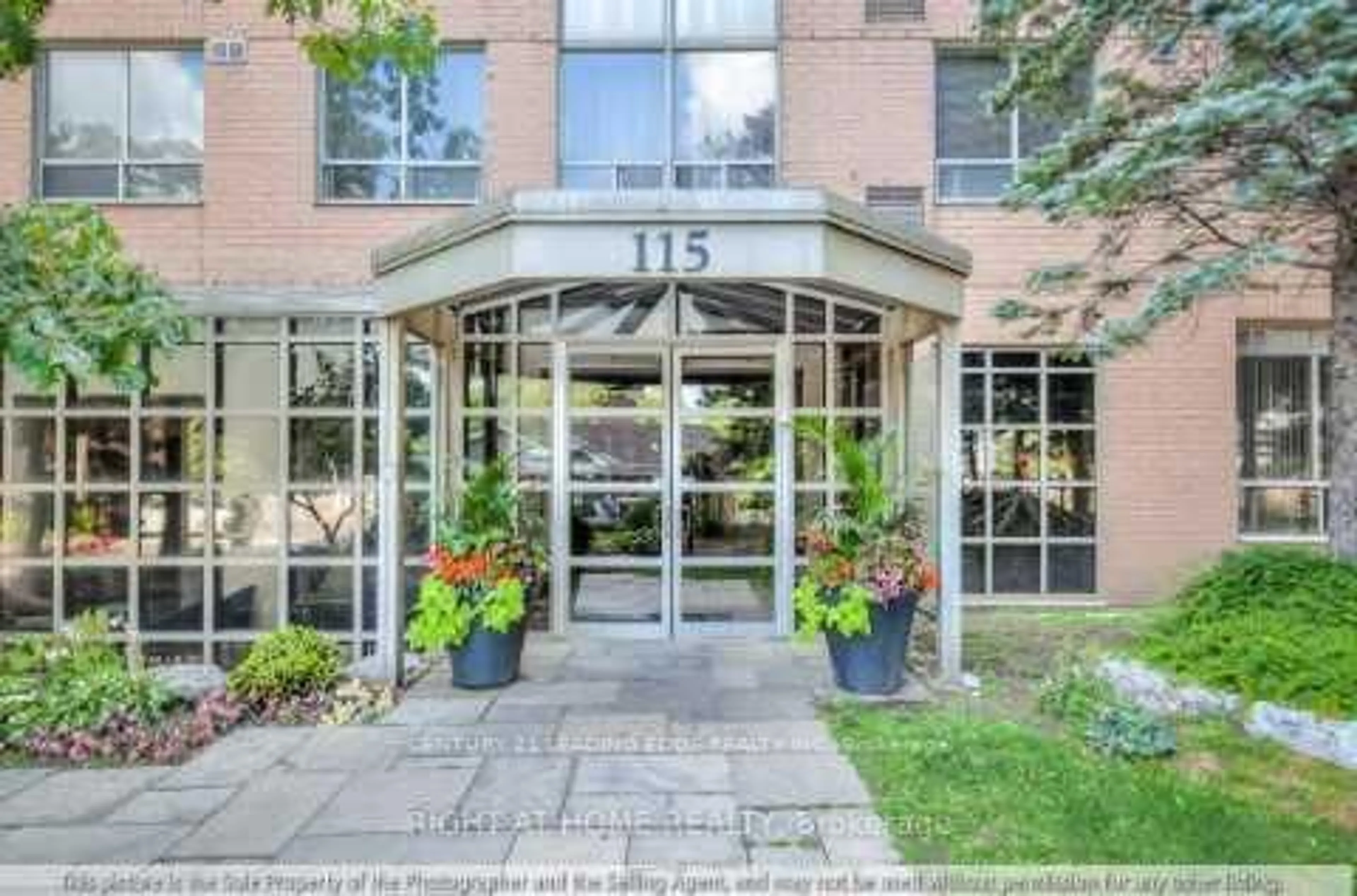 Indoor foyer for 115 Omni Dr #2902, Toronto Ontario M1P 5B4