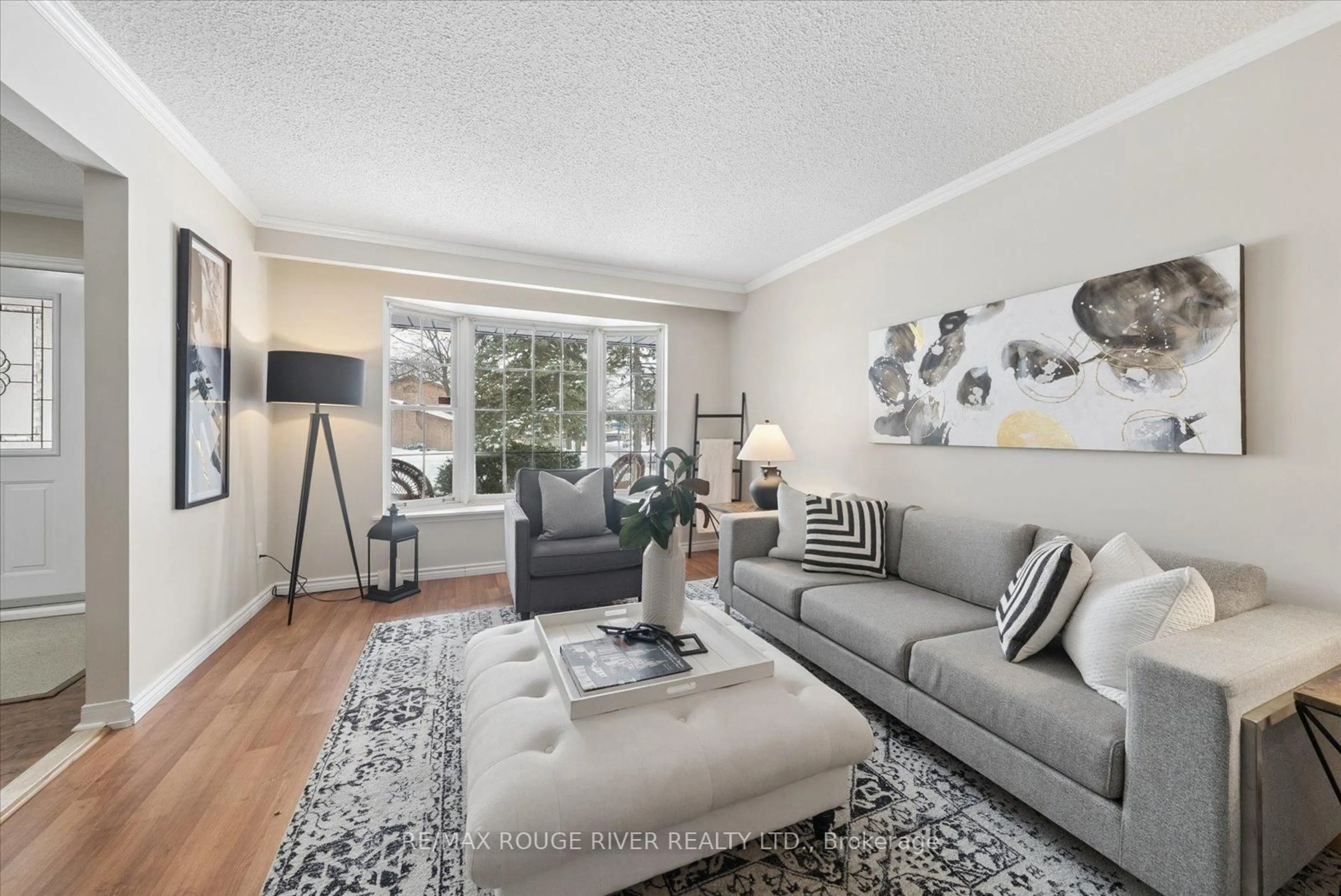 Living room with furniture, unknown for 1 Worfolk Pl, Whitby Ontario L1N 6Z2