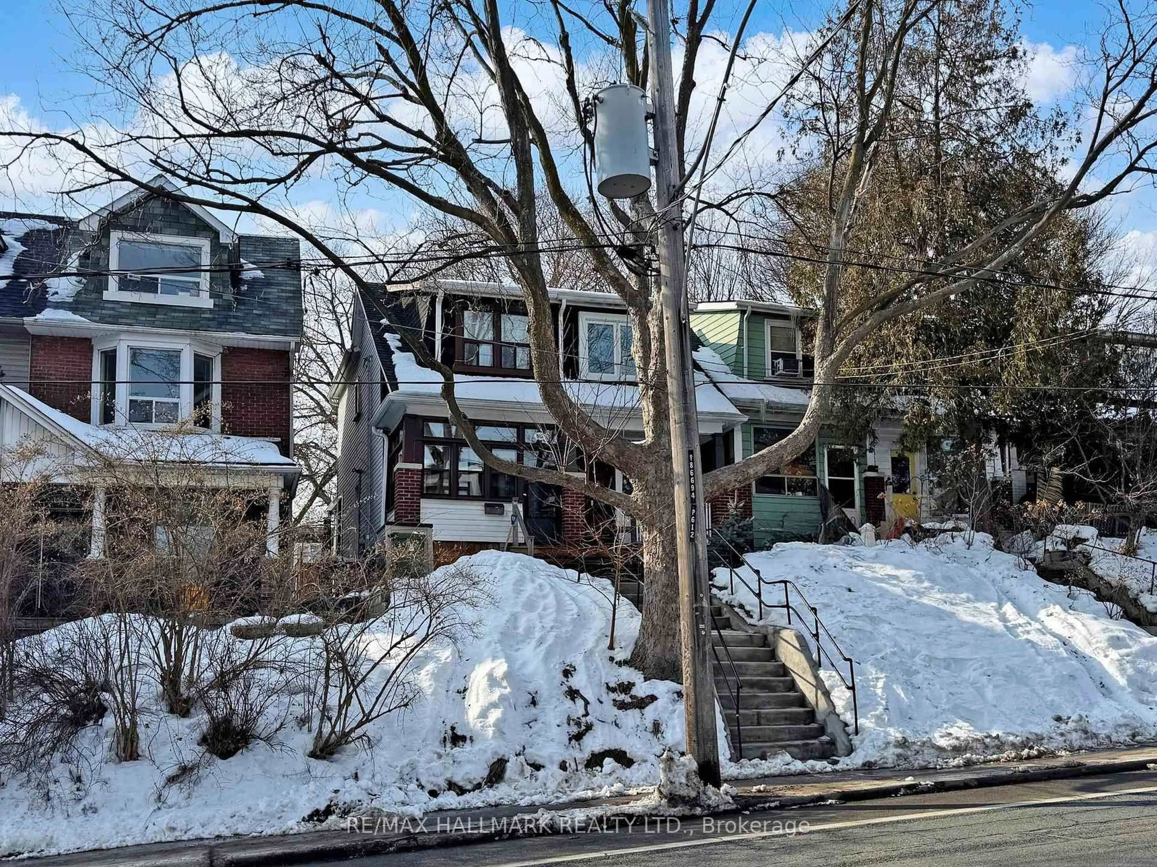 A pic from outside/outdoor area/front of a property/back of a property/a pic from drone, street for 614 Woodbine Ave, Toronto Ontario M4E 2J1