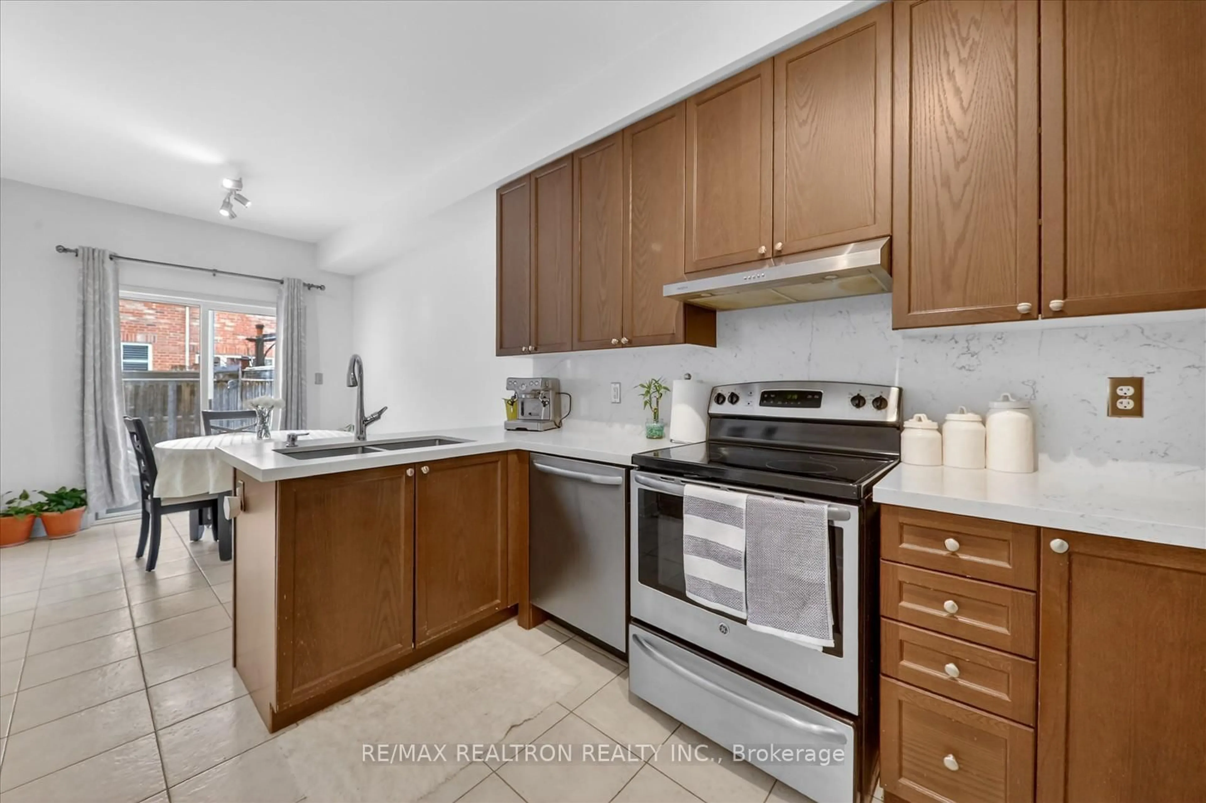Standard kitchen, ceramic/tile floor for 8 Hickman Rd, Ajax Ontario L1S 0C8