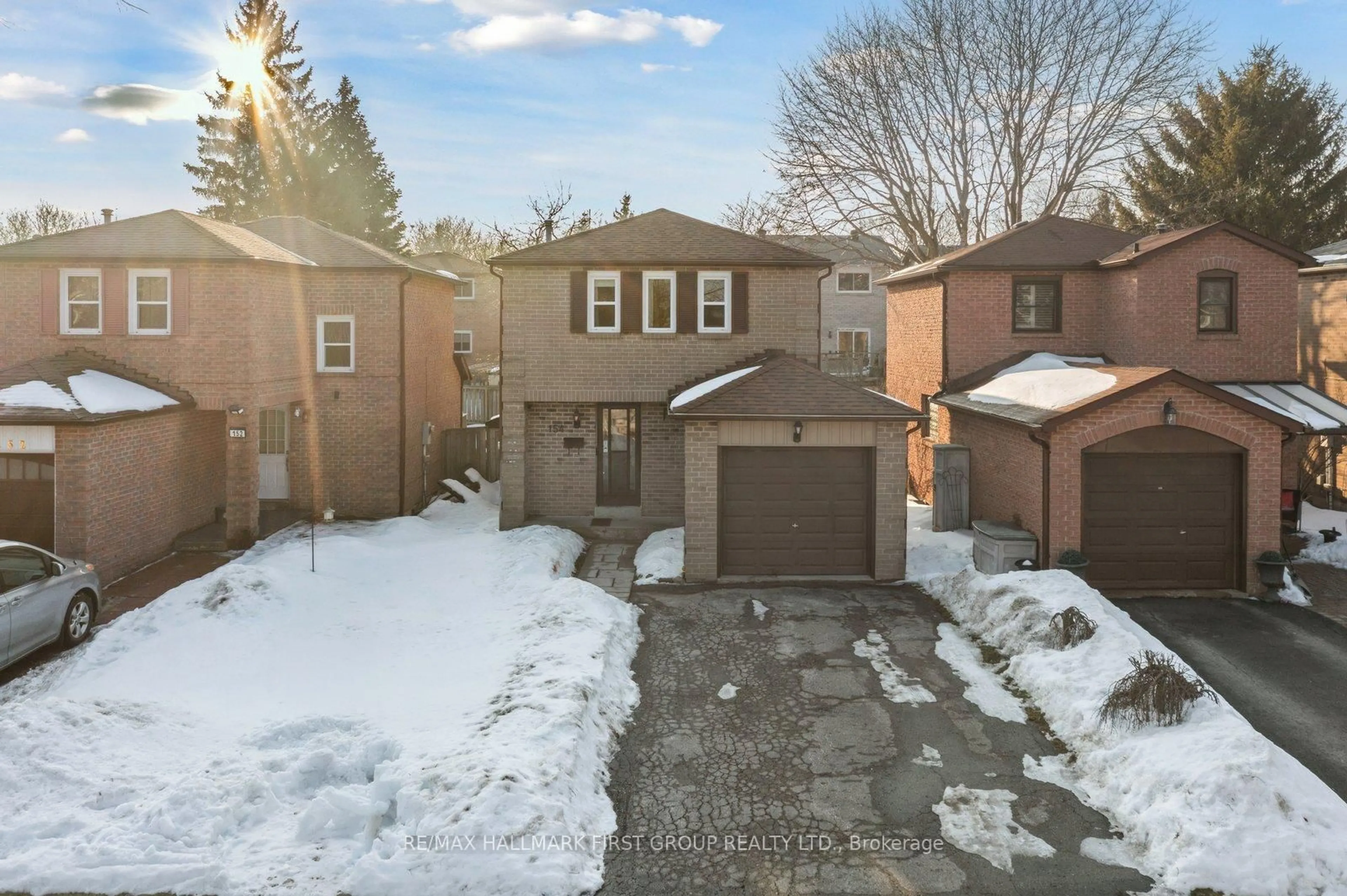 A pic from outside/outdoor area/front of a property/back of a property/a pic from drone, street for 154 Radford Dr, Ajax Ontario L1T 2C9