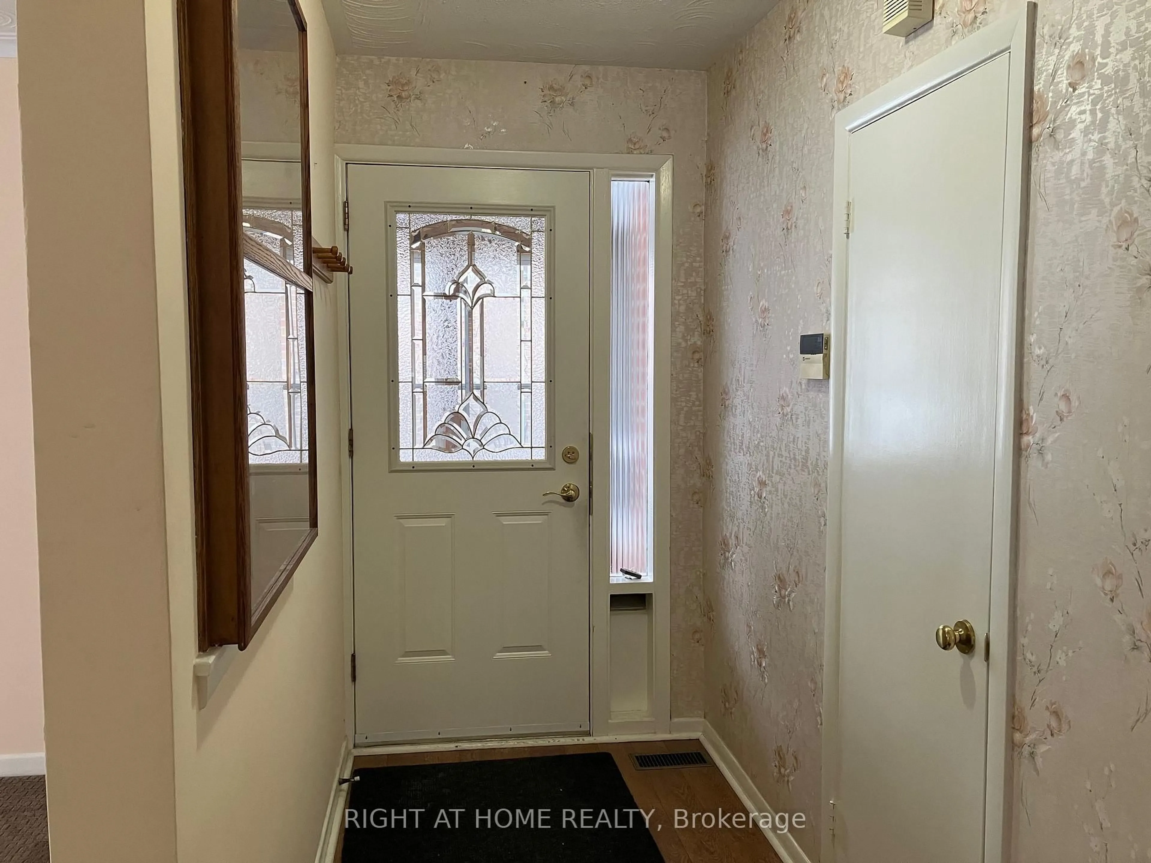 Indoor entryway for 29 Rowatson Rd, Toronto Ontario M1E 1K2