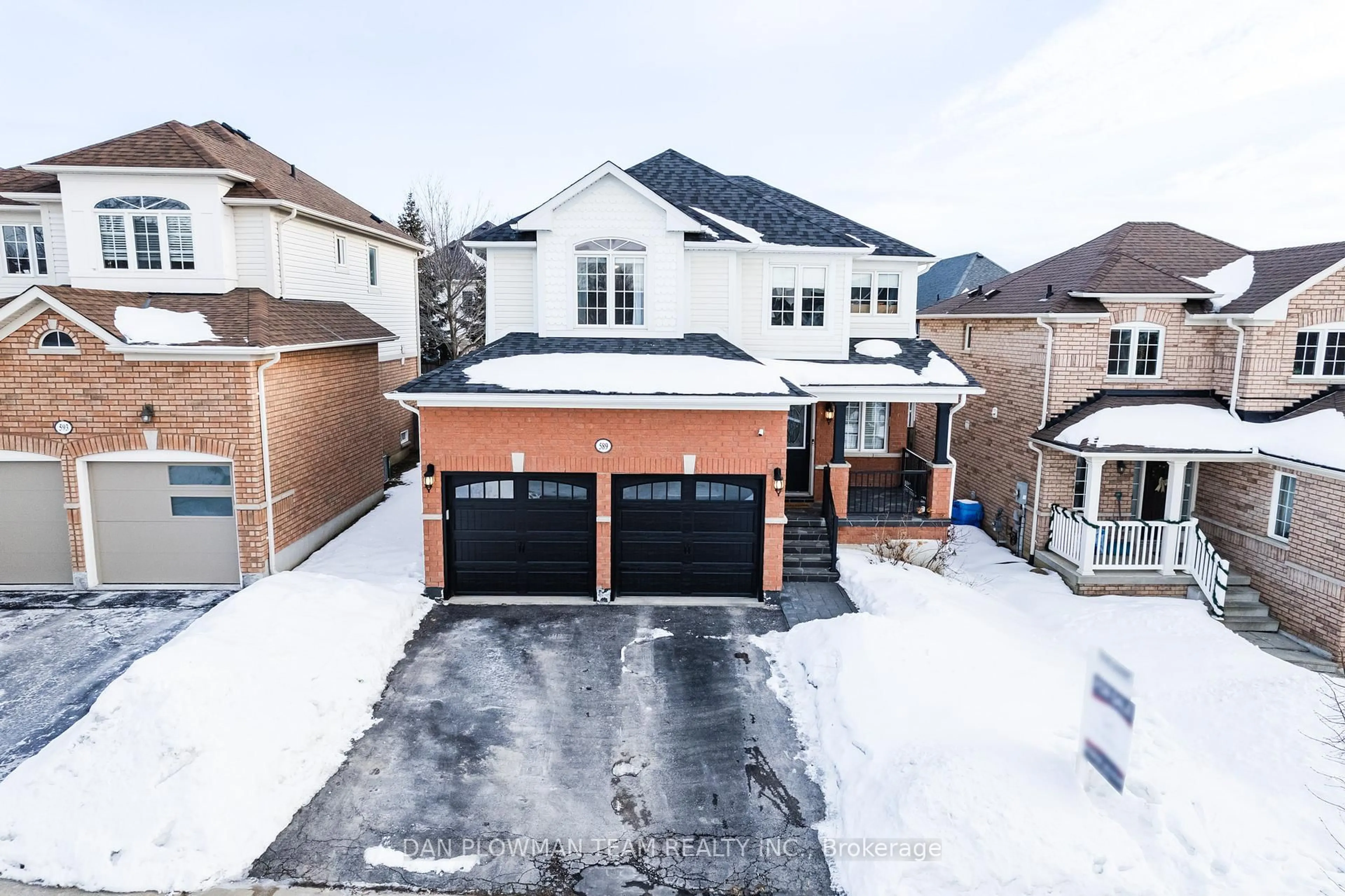 A pic from outside/outdoor area/front of a property/back of a property/a pic from drone, street for 589 Greenhill Ave, Oshawa Ontario L1K 3C2