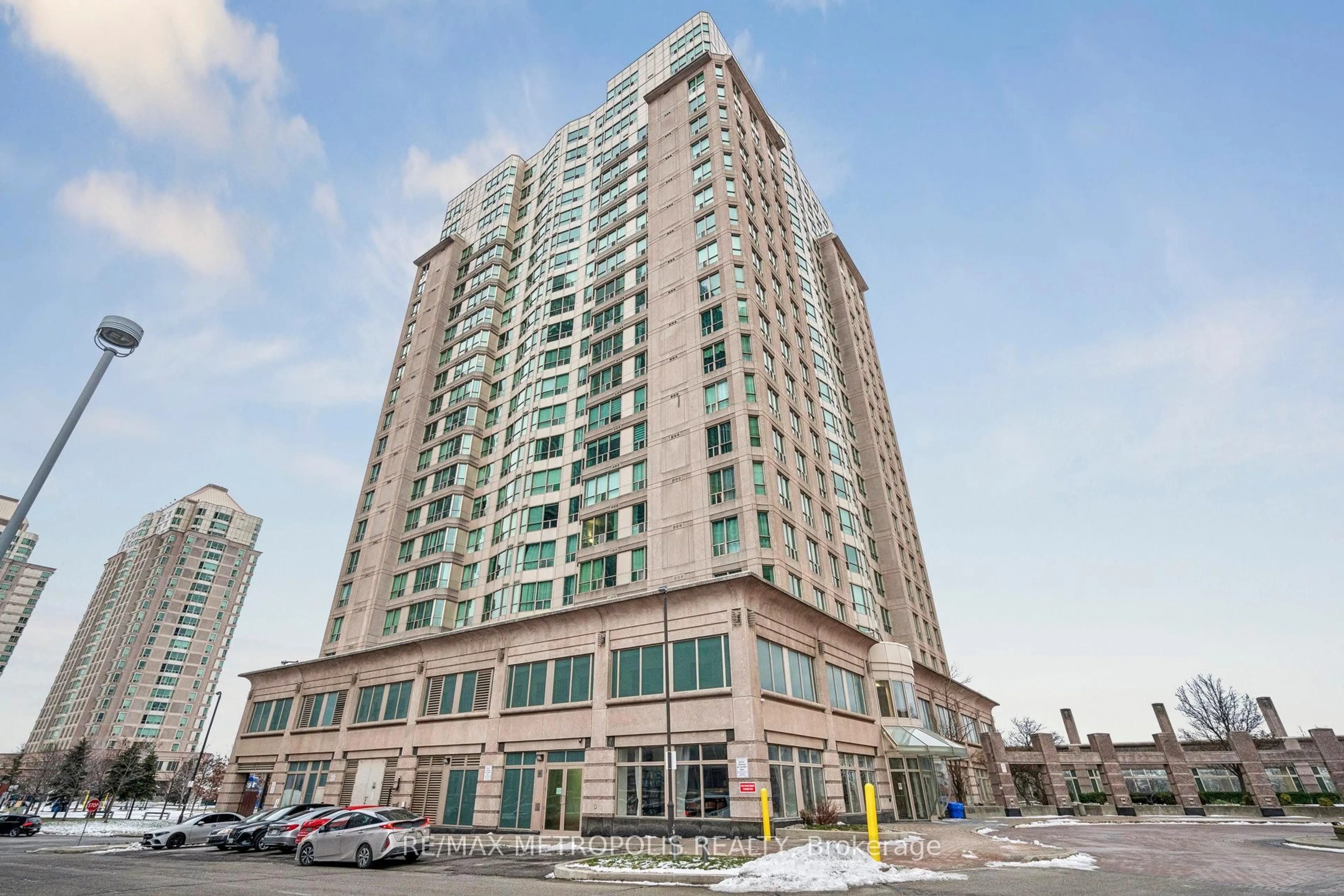 Indoor foyer for 8 Lee Centre Dr #1911, Toronto Ontario M1H 3H8