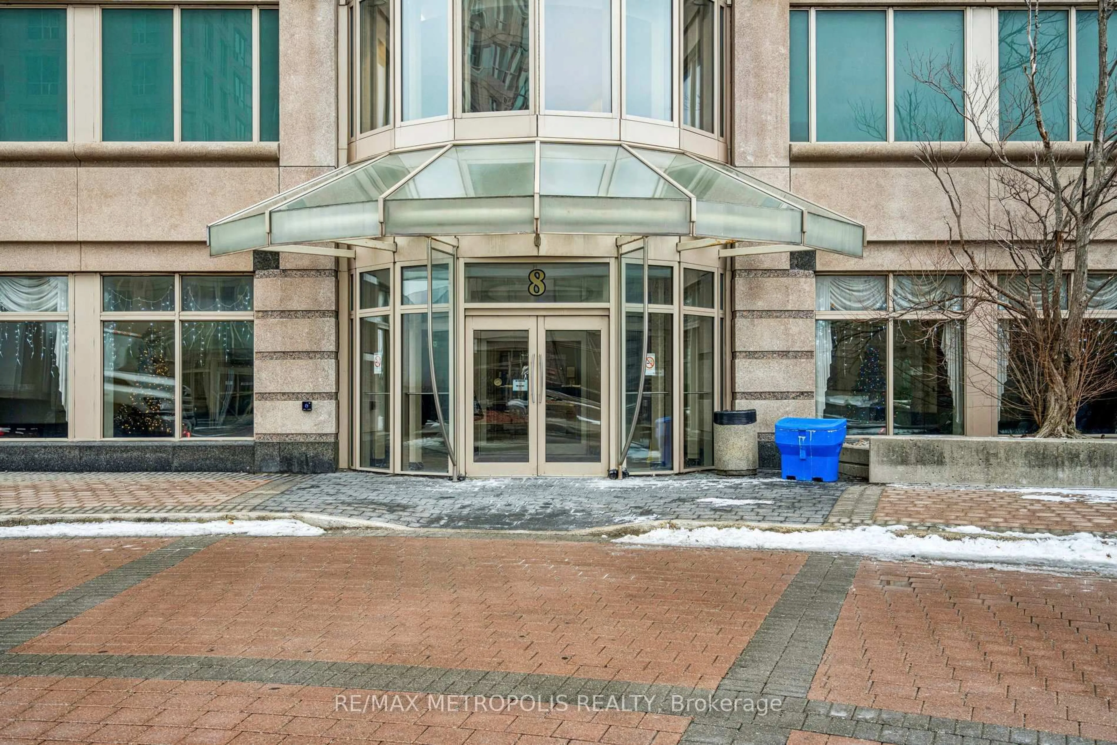 Indoor foyer for 8 Lee Centre Dr #1911, Toronto Ontario M1H 3H8