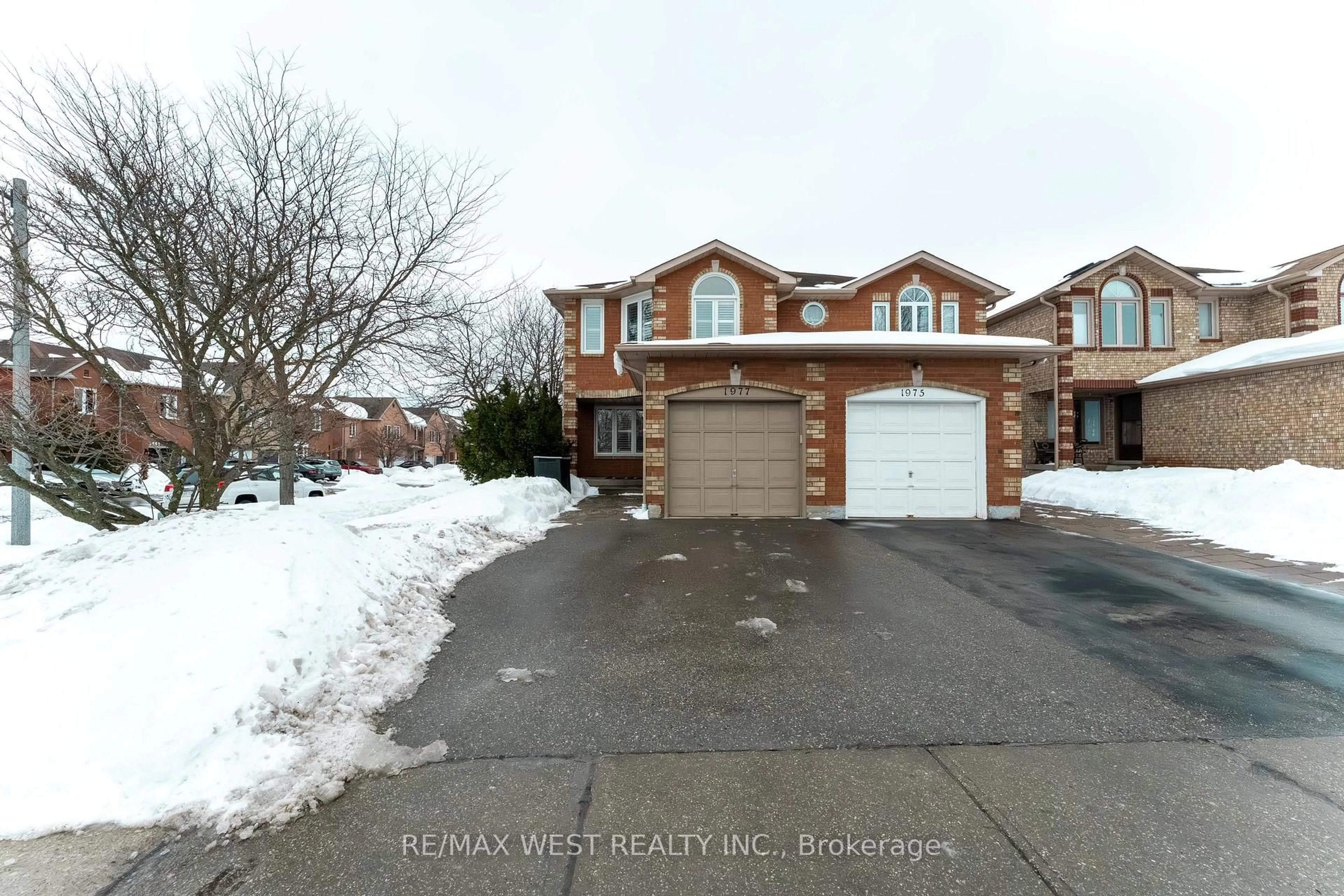 A pic from outside/outdoor area/front of a property/back of a property/a pic from drone, street for 1977 Pine Grove Ave, Pickering Ontario L1V 6R5
