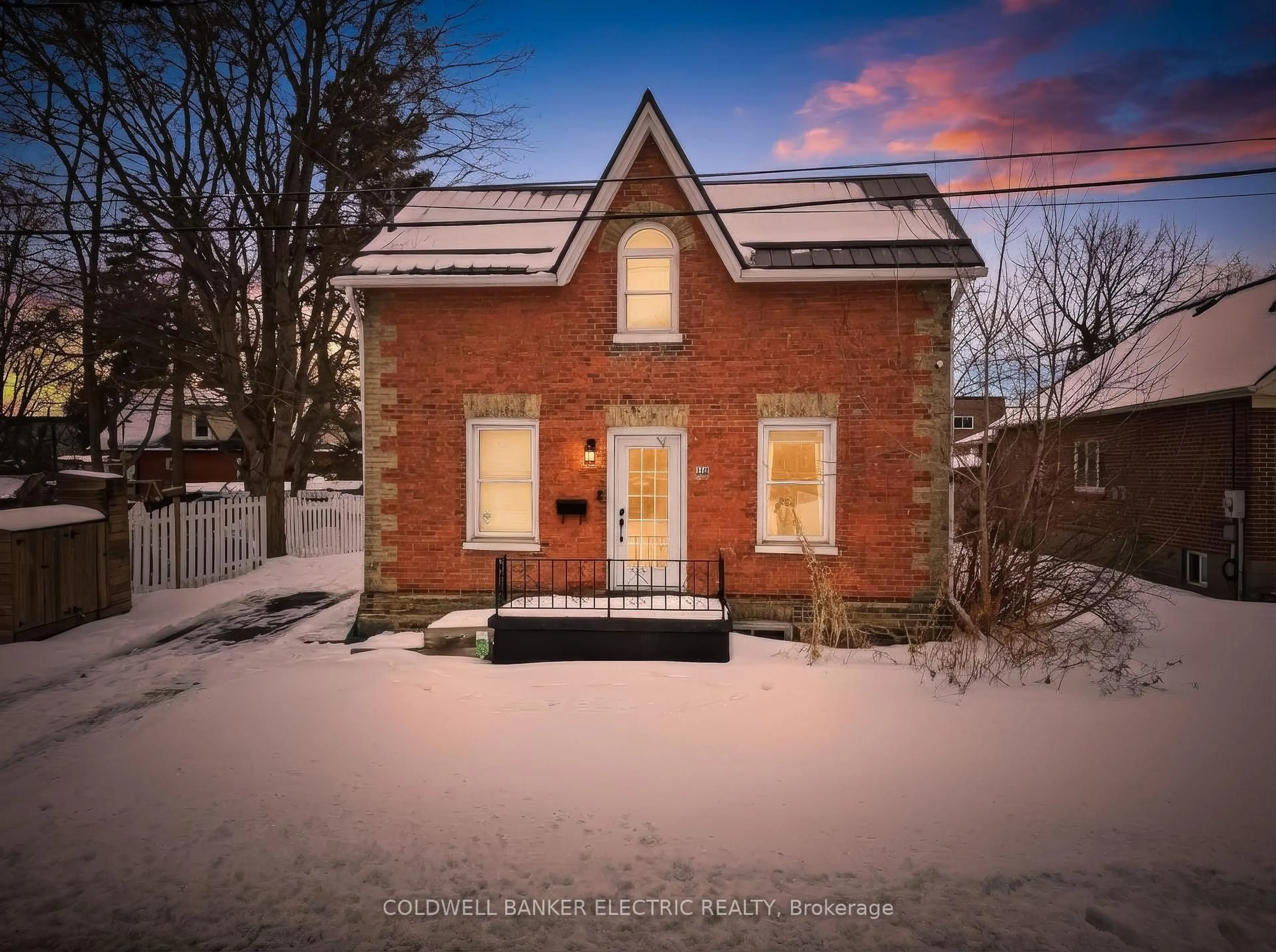 Home with brick exterior material, street for 118 Cedar St, Whitby Ontario L1N 2P1