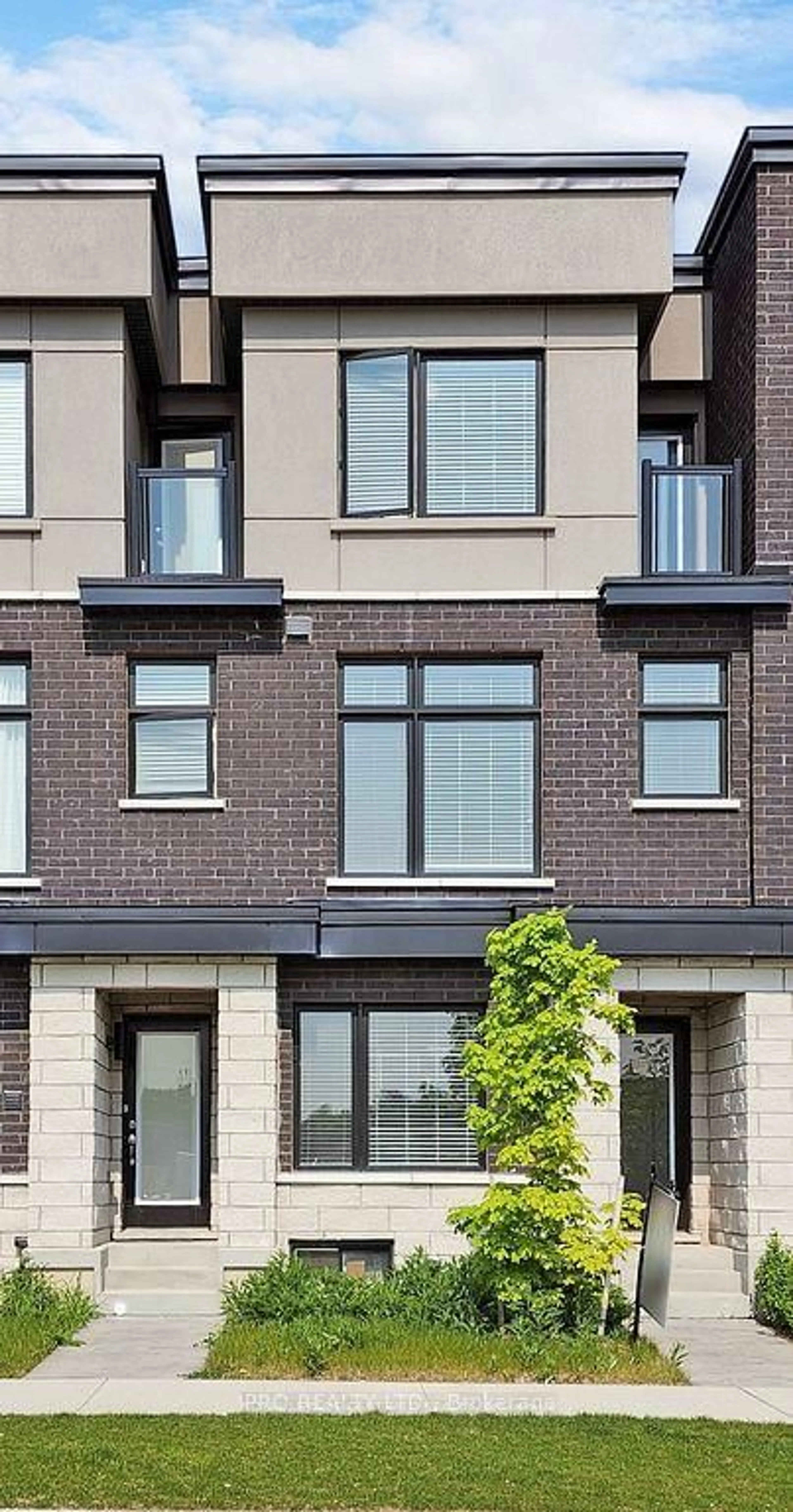 Home with brick exterior material, street for 2614 Castlegate Crossing, Pickering Ontario L1X 0H9