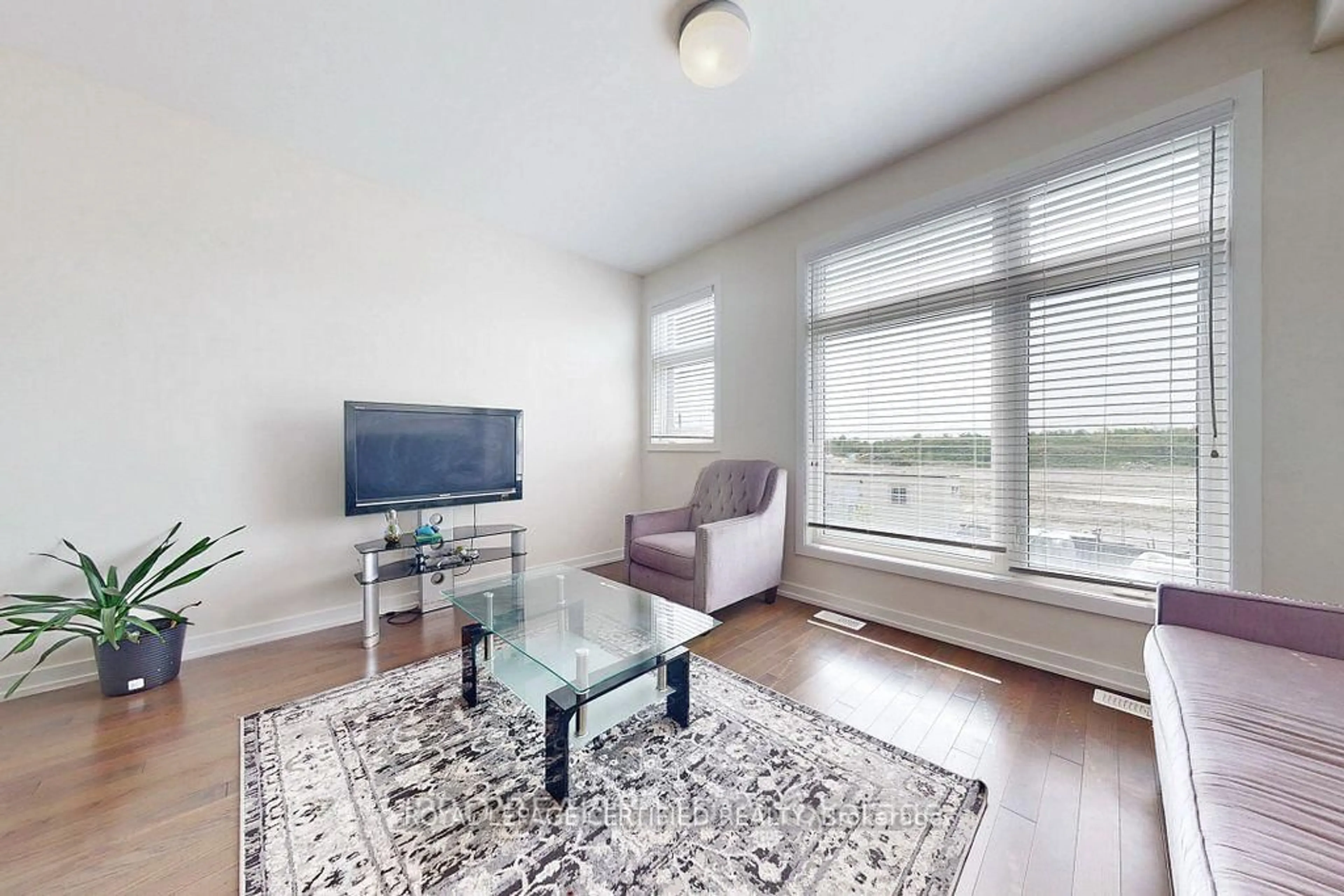 Living room with furniture, unknown for 2614 Castlegate Crossing, Pickering Ontario L1X 0H9