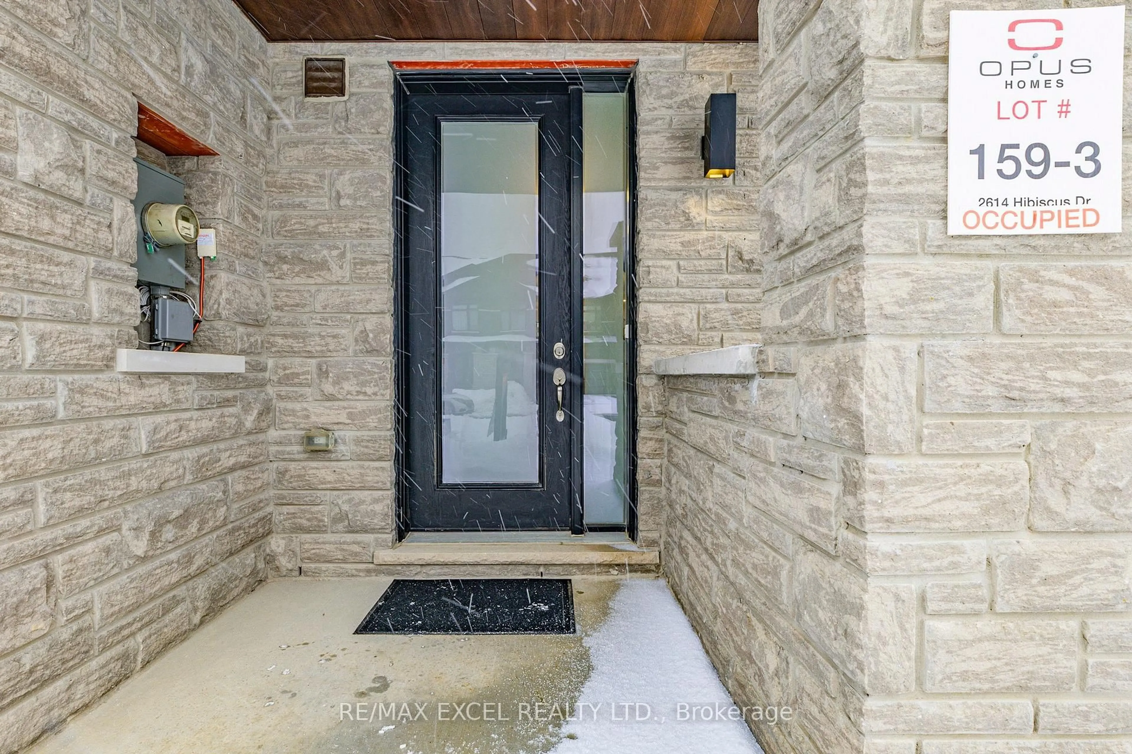 Indoor entryway for 2614 Hibiscus Dr, Pickering Ontario L1X 0L8