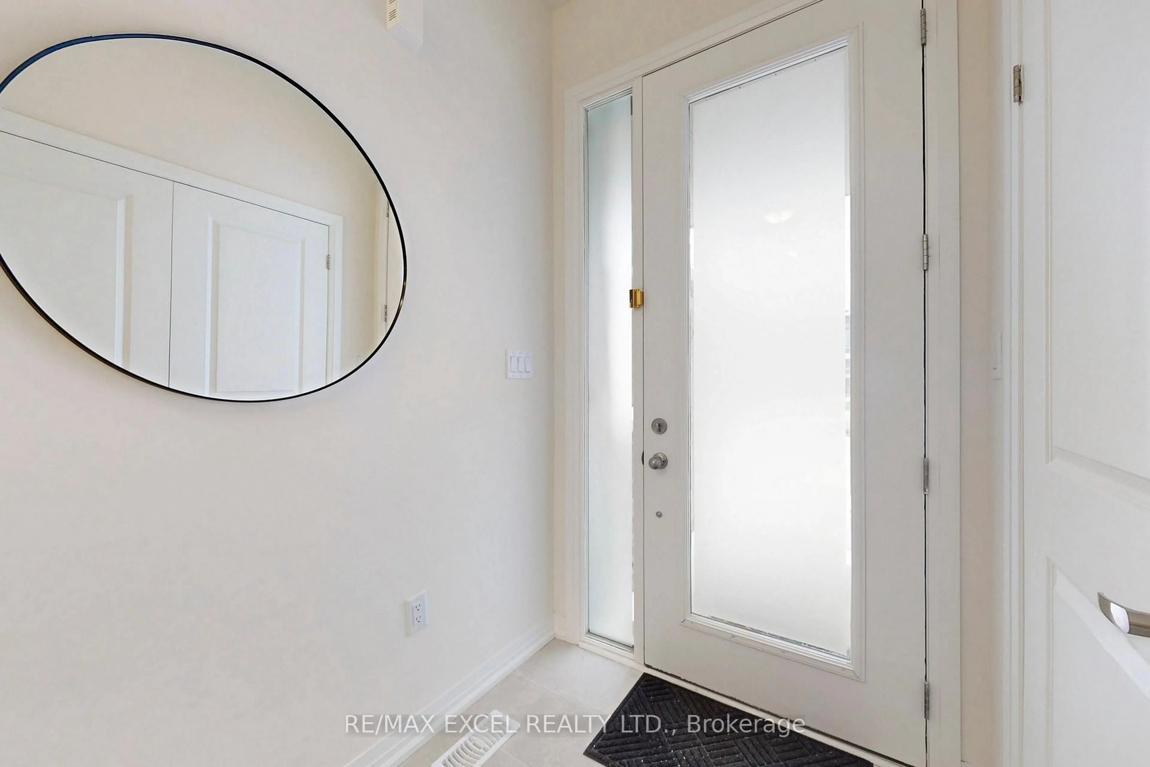 Indoor entryway for 2614 Hibiscus Dr, Pickering Ontario L1X 0L8