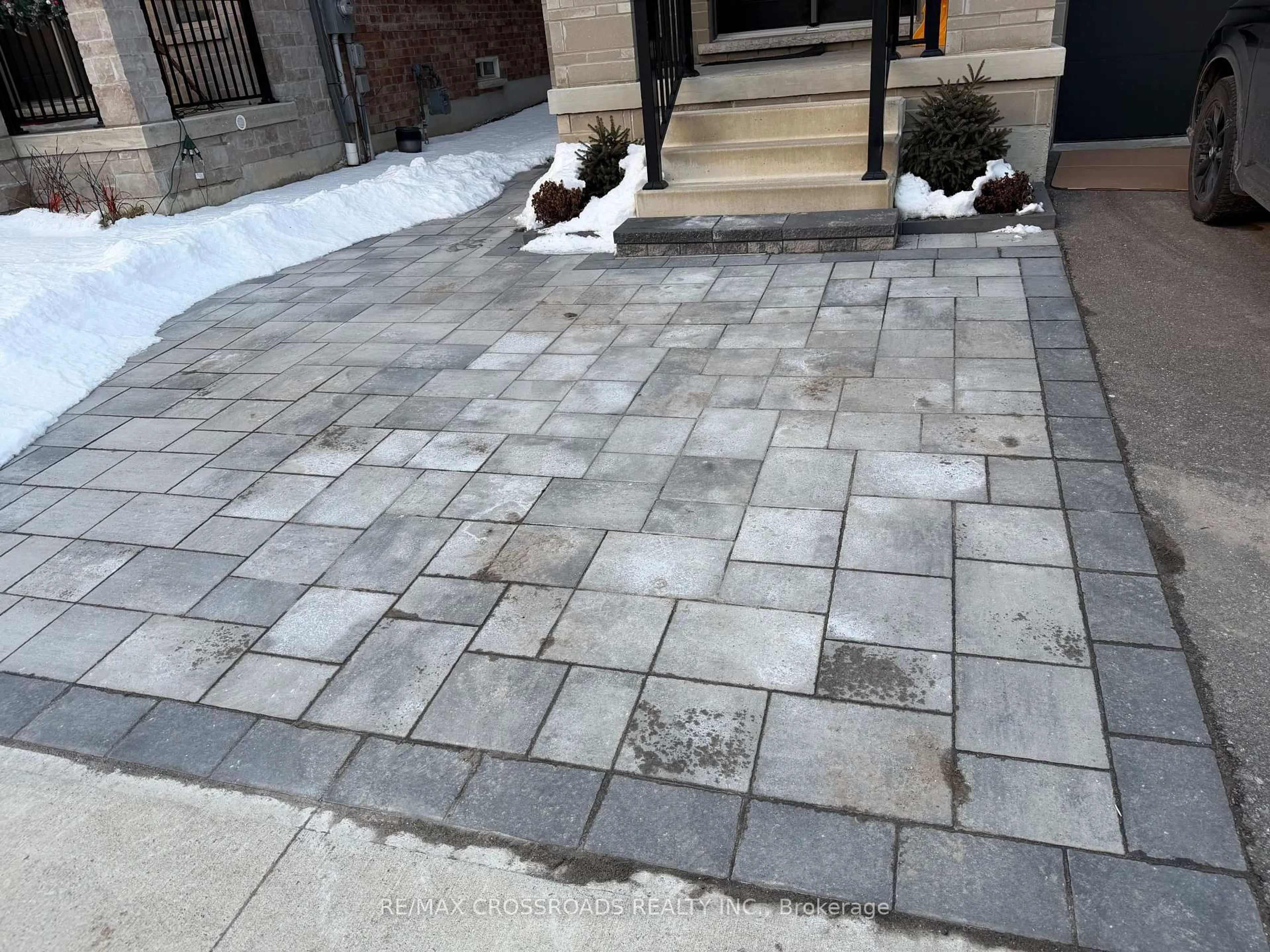 Patio, street for 14 Ogston Cres, Whitby Ontario L1P 0G9