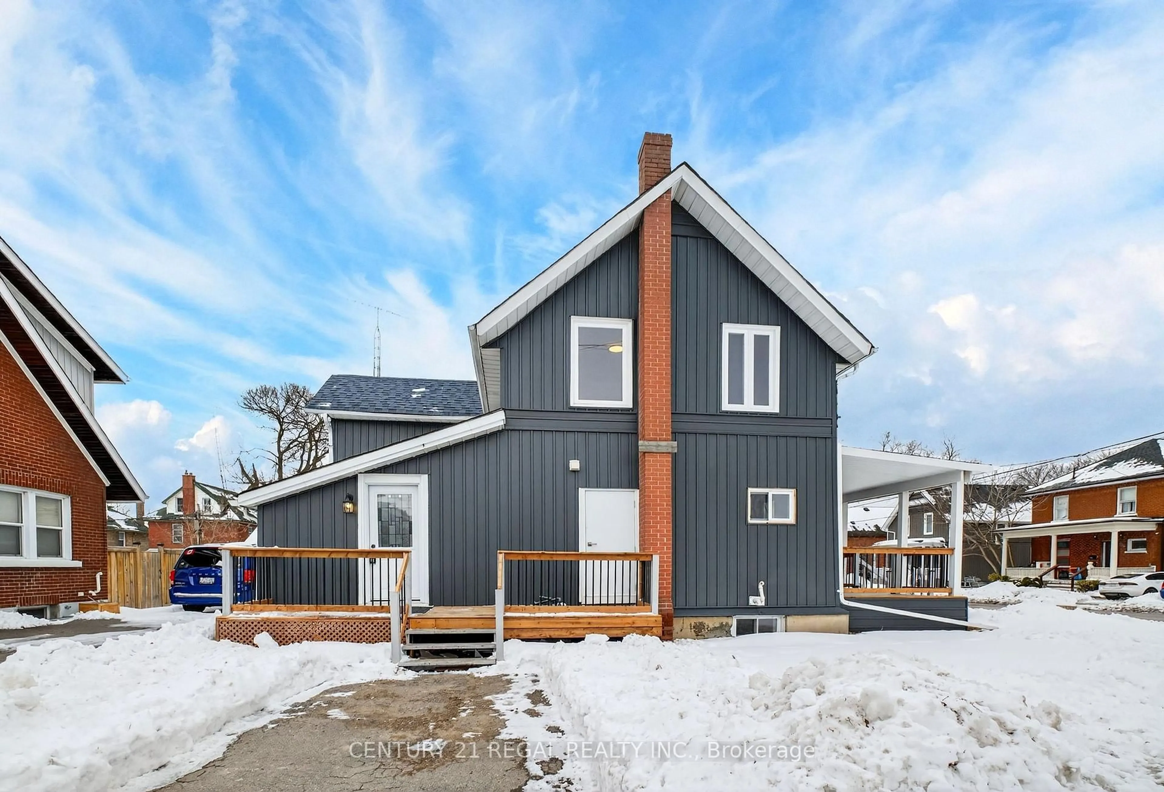 Home with vinyl exterior material, street for 241 Mary St, Oshawa Ontario L1G 5C5