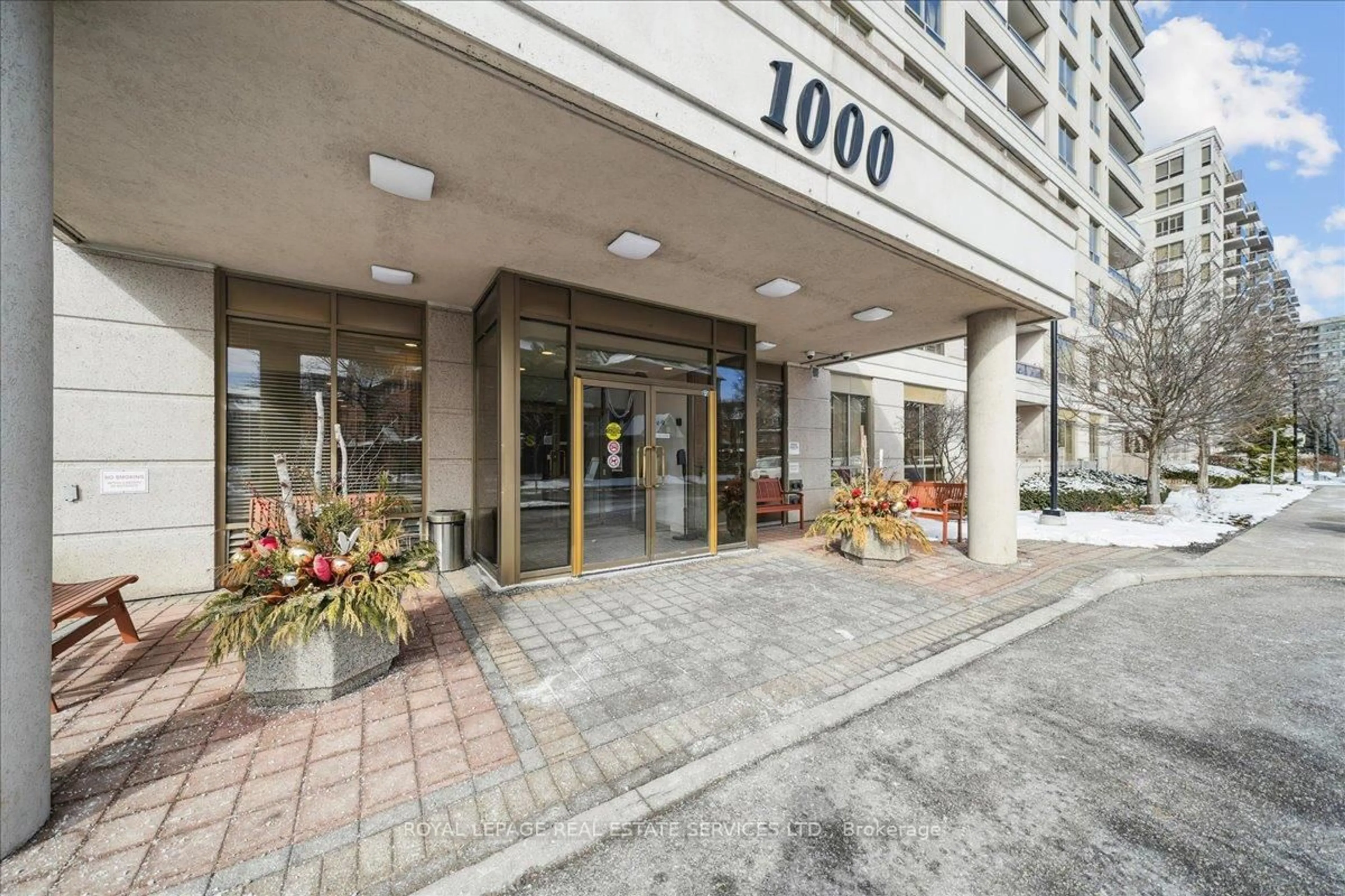 Indoor foyer for 1000 The Esplanade #1509, Pickering Ontario L1V 6V4