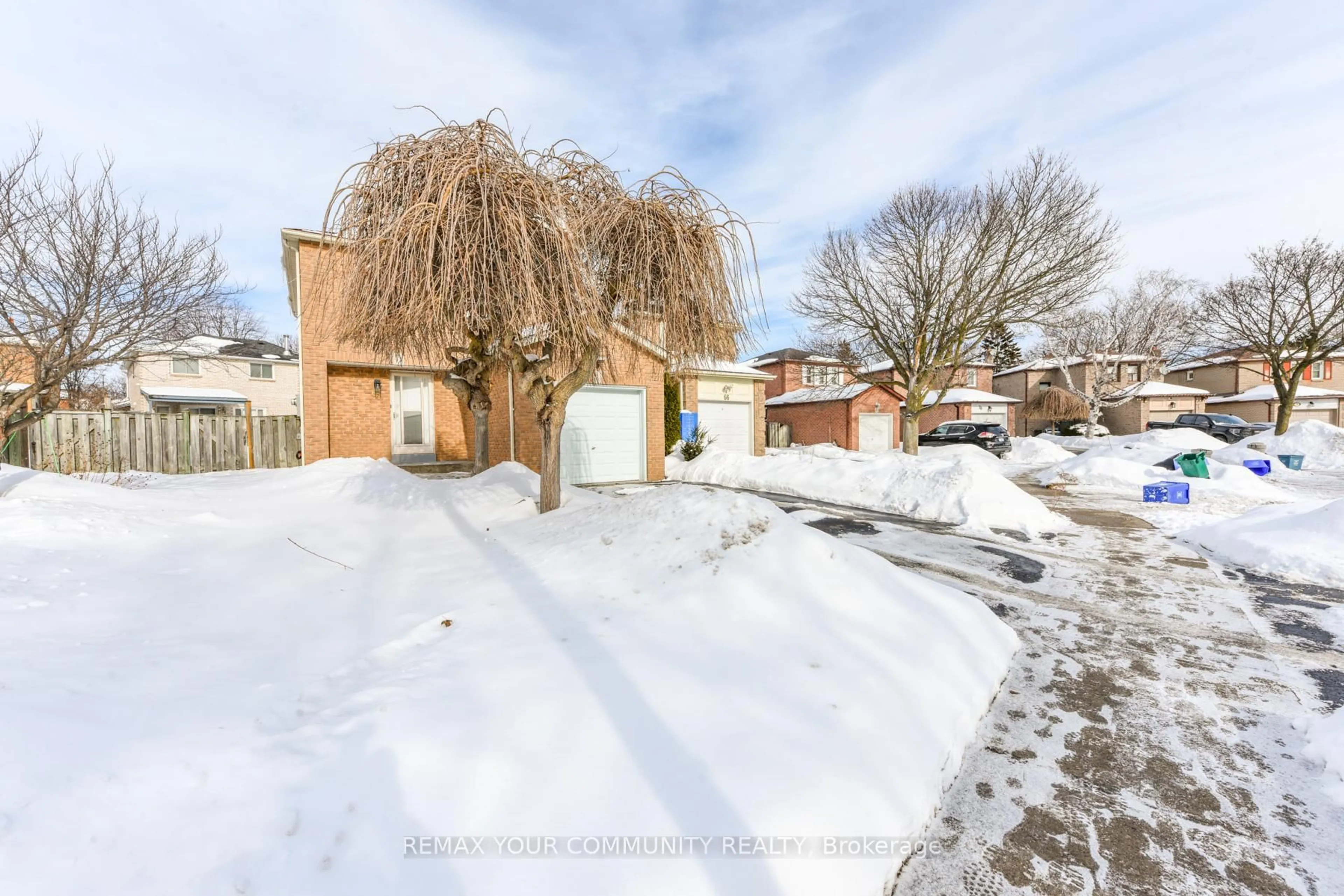 A pic from outside/outdoor area/front of a property/back of a property/a pic from drone, street for 64 Chatfield Dr, Ajax Ontario L1T 2K1