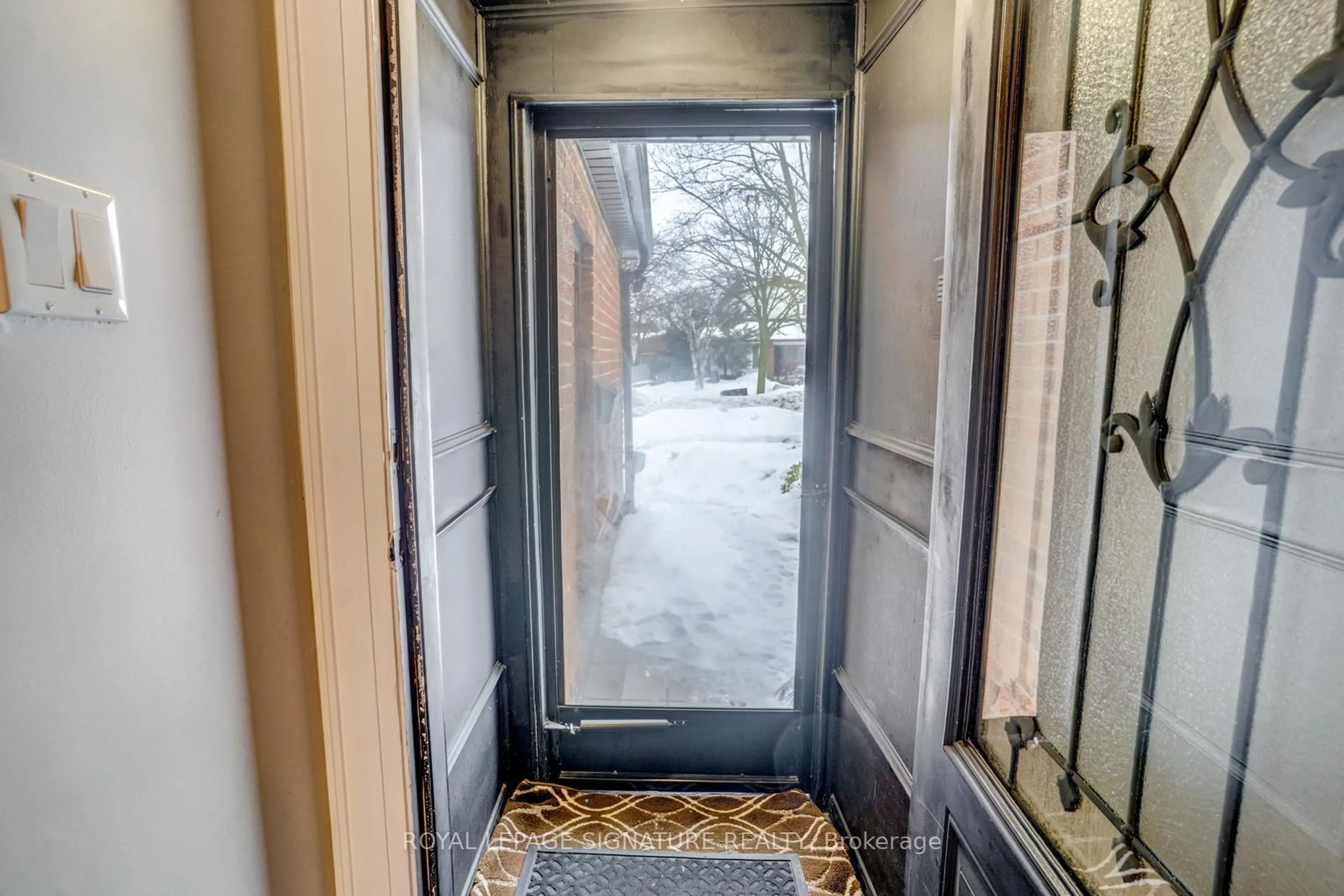 Indoor entryway for 216 Huntsmill Blvd, Toronto Ontario M1W 3E1