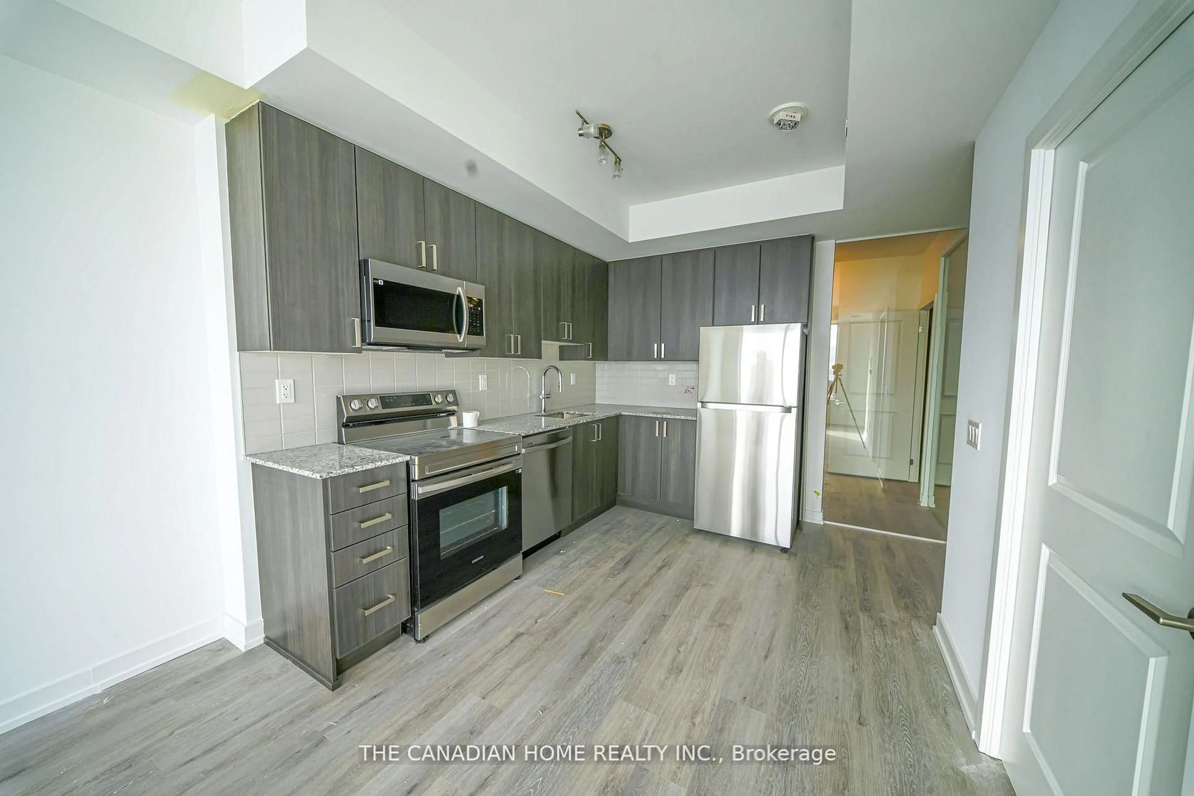 Standard kitchen, unknown for 1435 Celebration Dr #2803, Pickering Ontario L1W 0C3