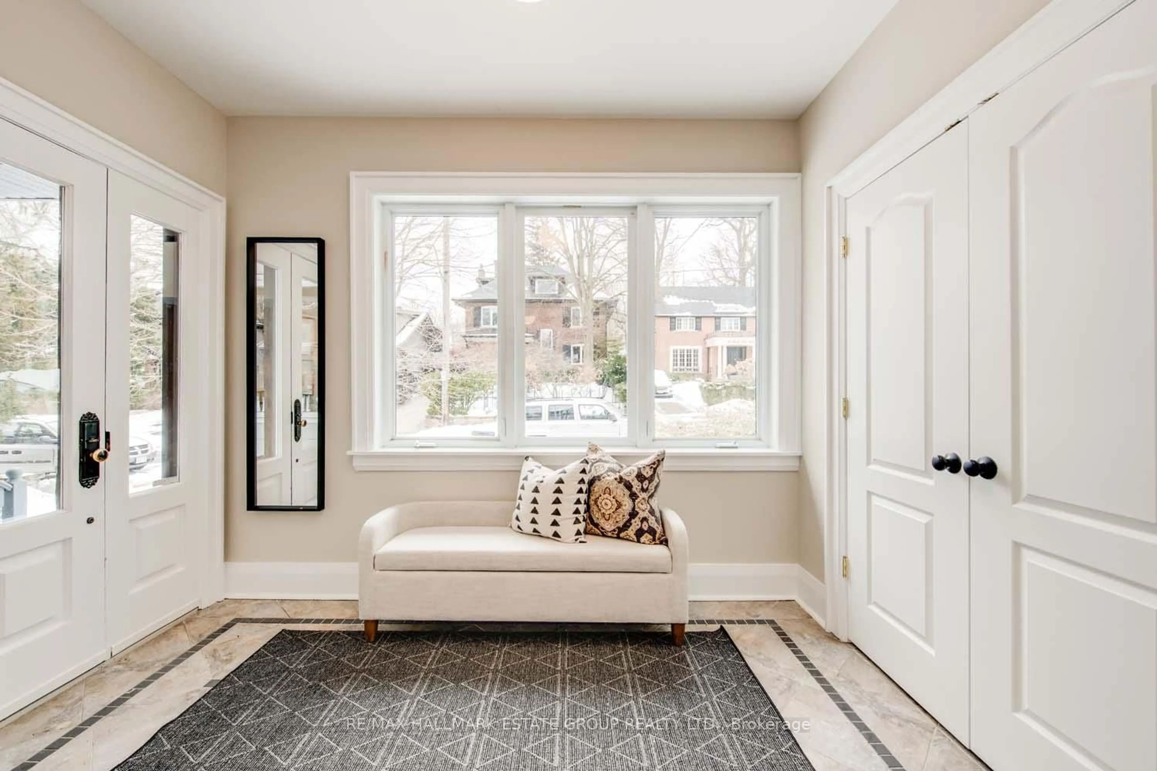 Indoor entryway for 25 Neville Park Blvd, Toronto Ontario M4E 3P5