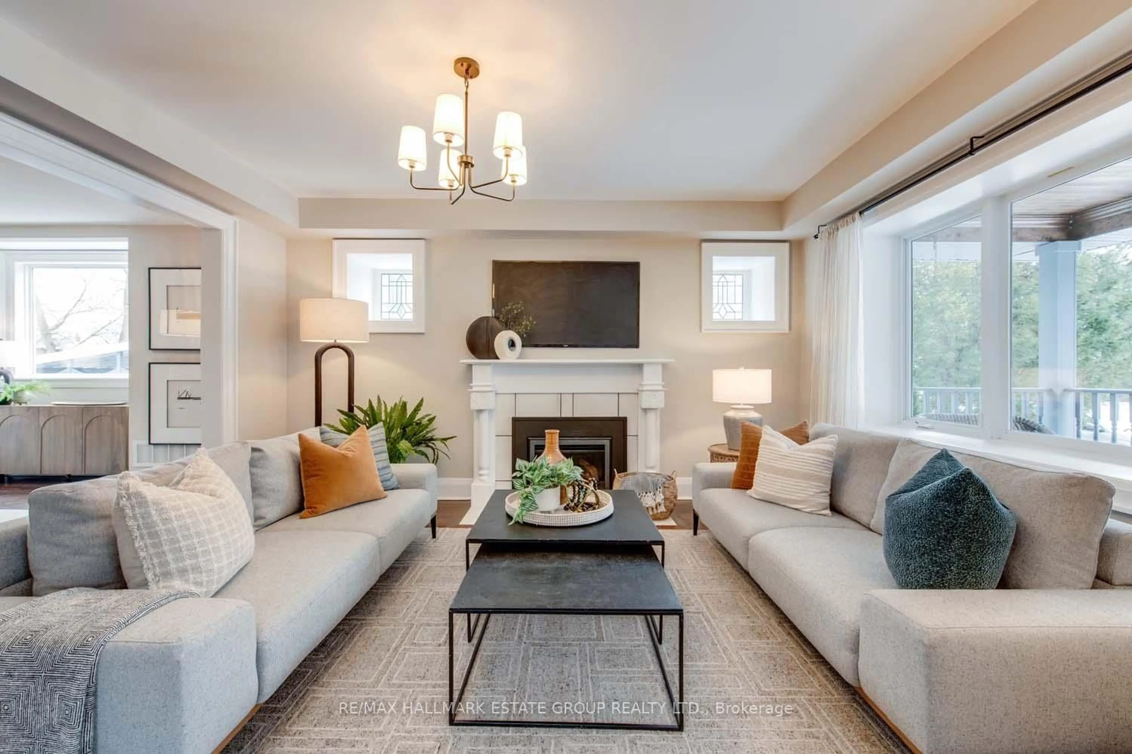 Living room with furniture, unknown for 25 Neville Park Blvd, Toronto Ontario M4E 3P5