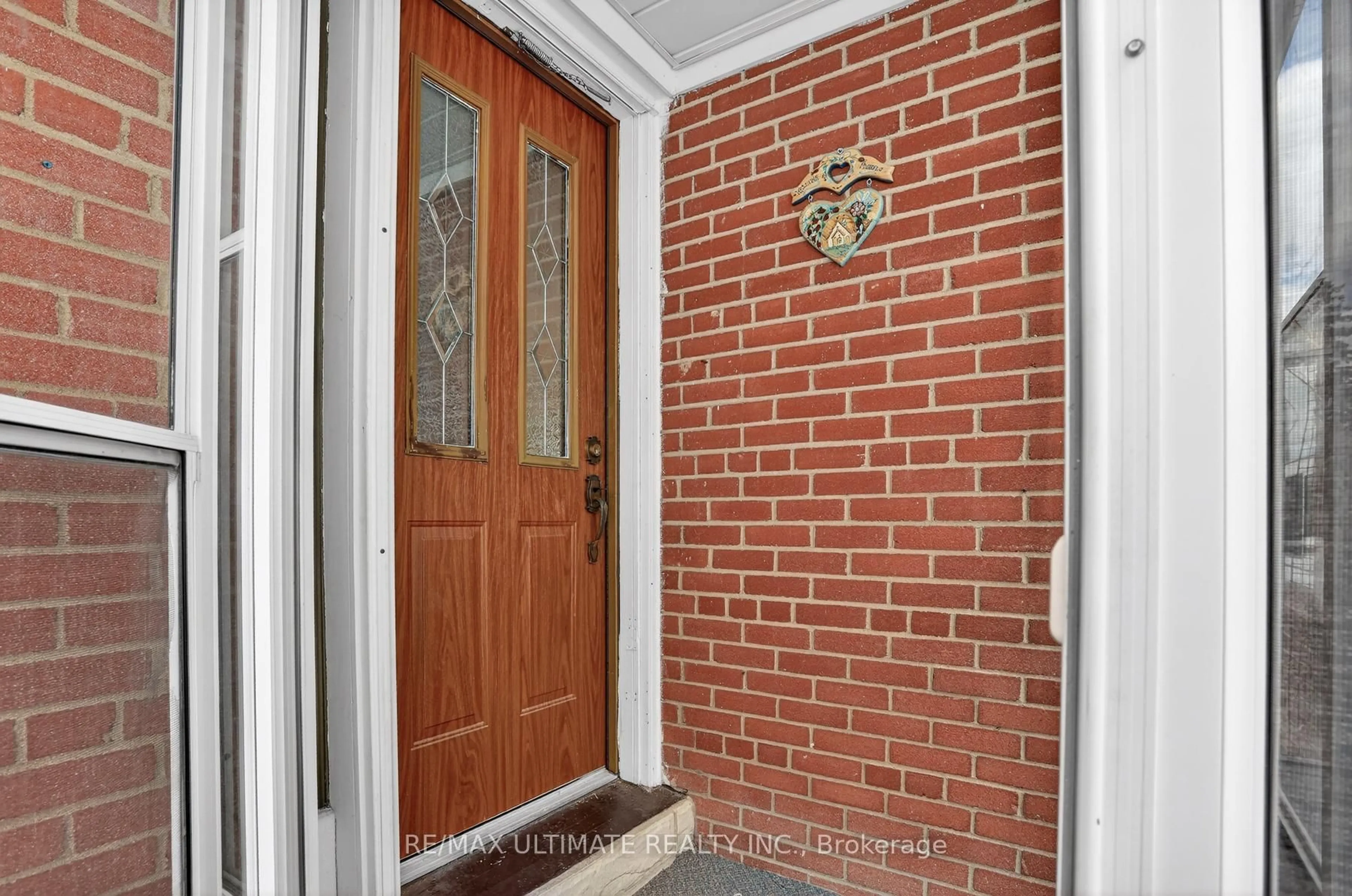 Indoor entryway for 46 Medina Cres, Toronto Ontario M1K 4B7