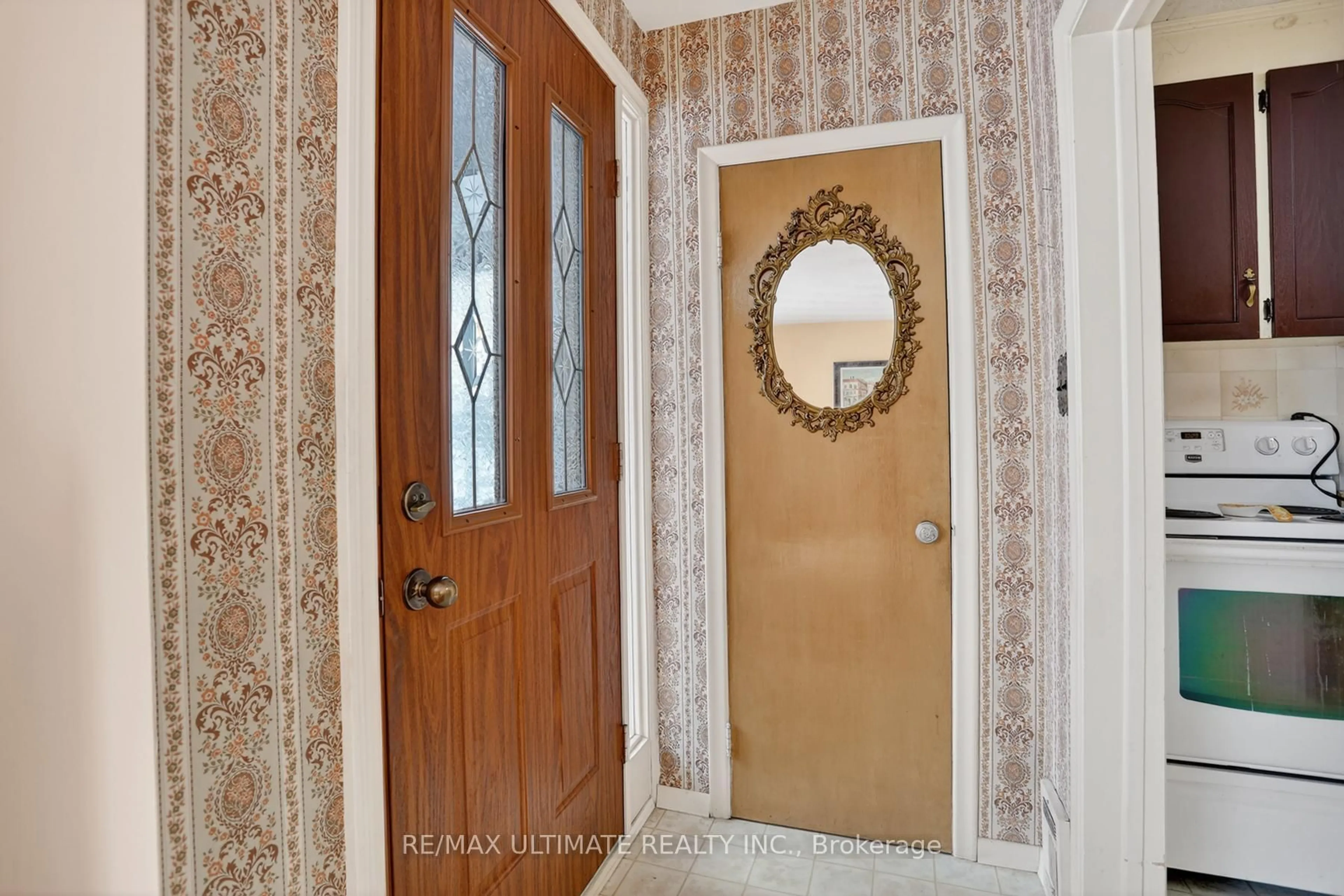 Indoor entryway for 46 Medina Cres, Toronto Ontario M1K 4B7