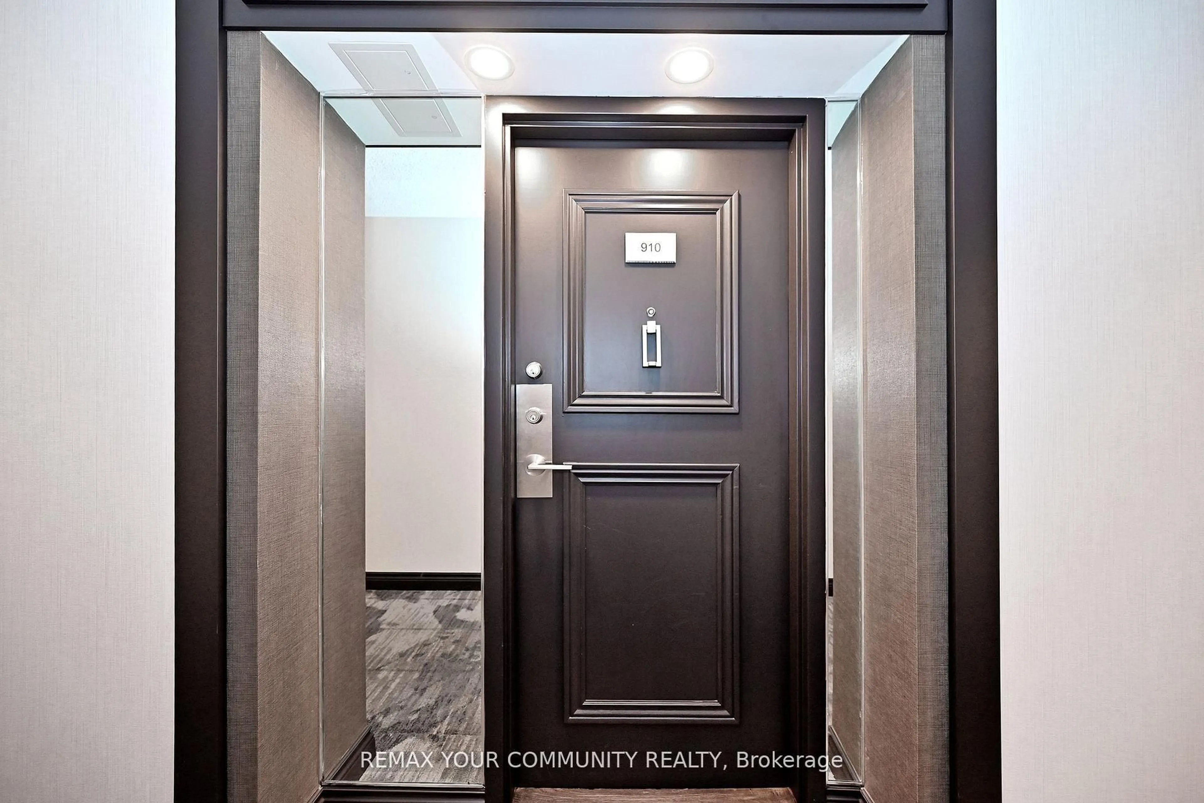 Indoor entryway for 275 Bamburgh Circ #910, Toronto Ontario M1W 3X4