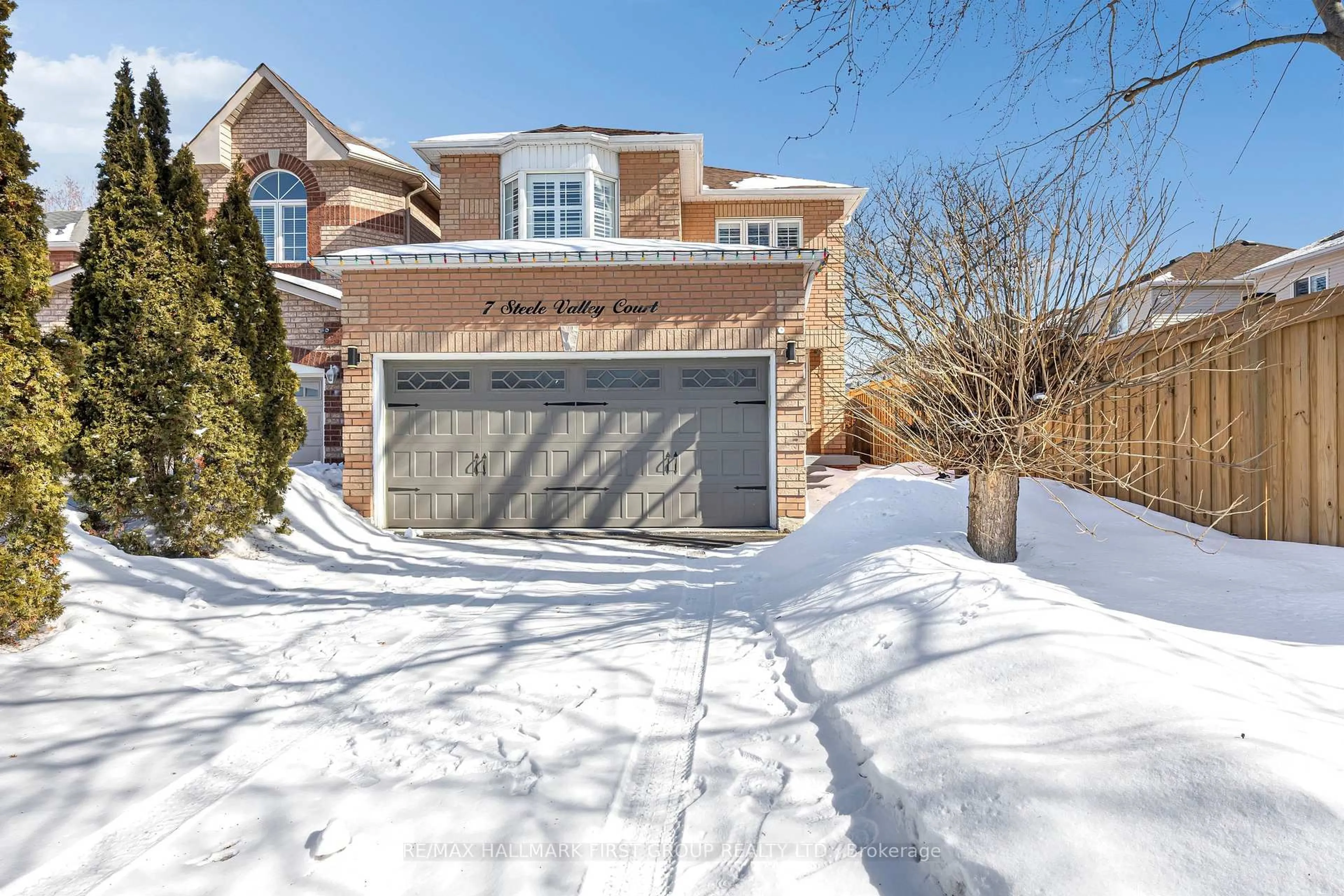Home with brick exterior material, street for 7 Steele Valley Crt, Whitby Ontario L1R 2M4
