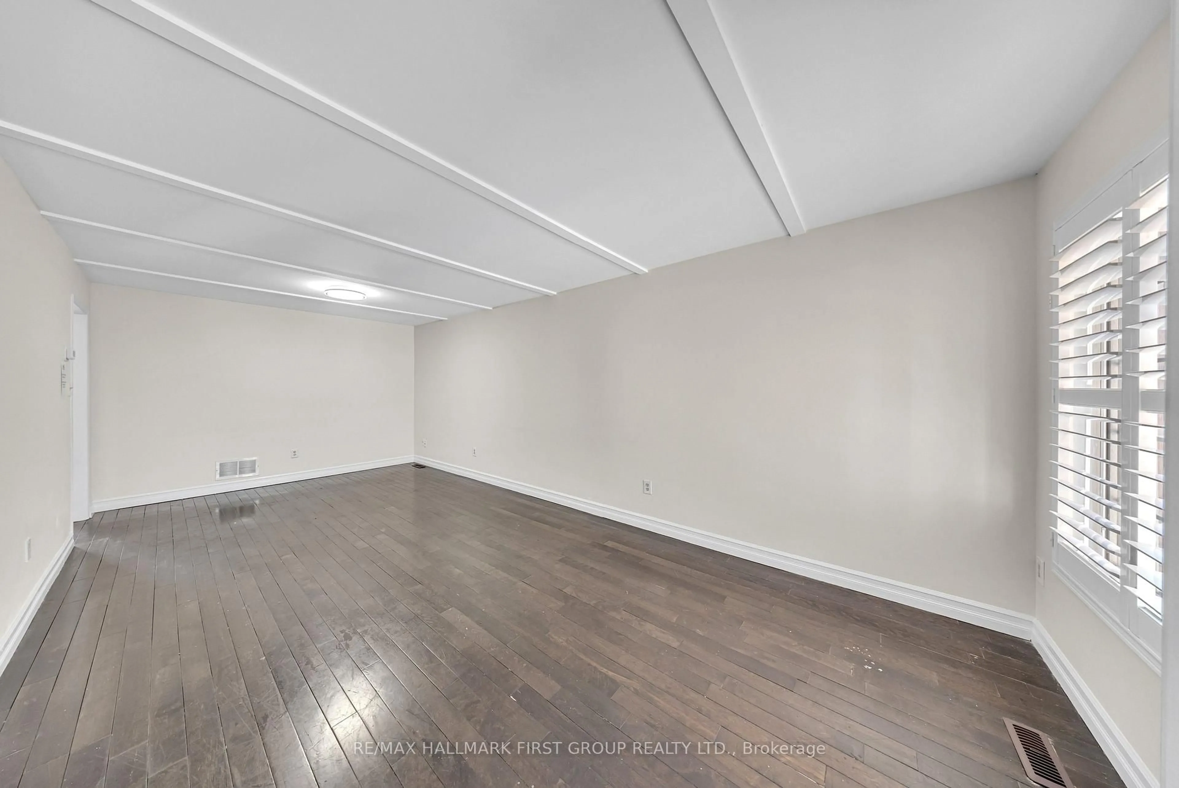 A pic of a room for 7 Steele Valley Crt, Whitby Ontario L1R 2M4