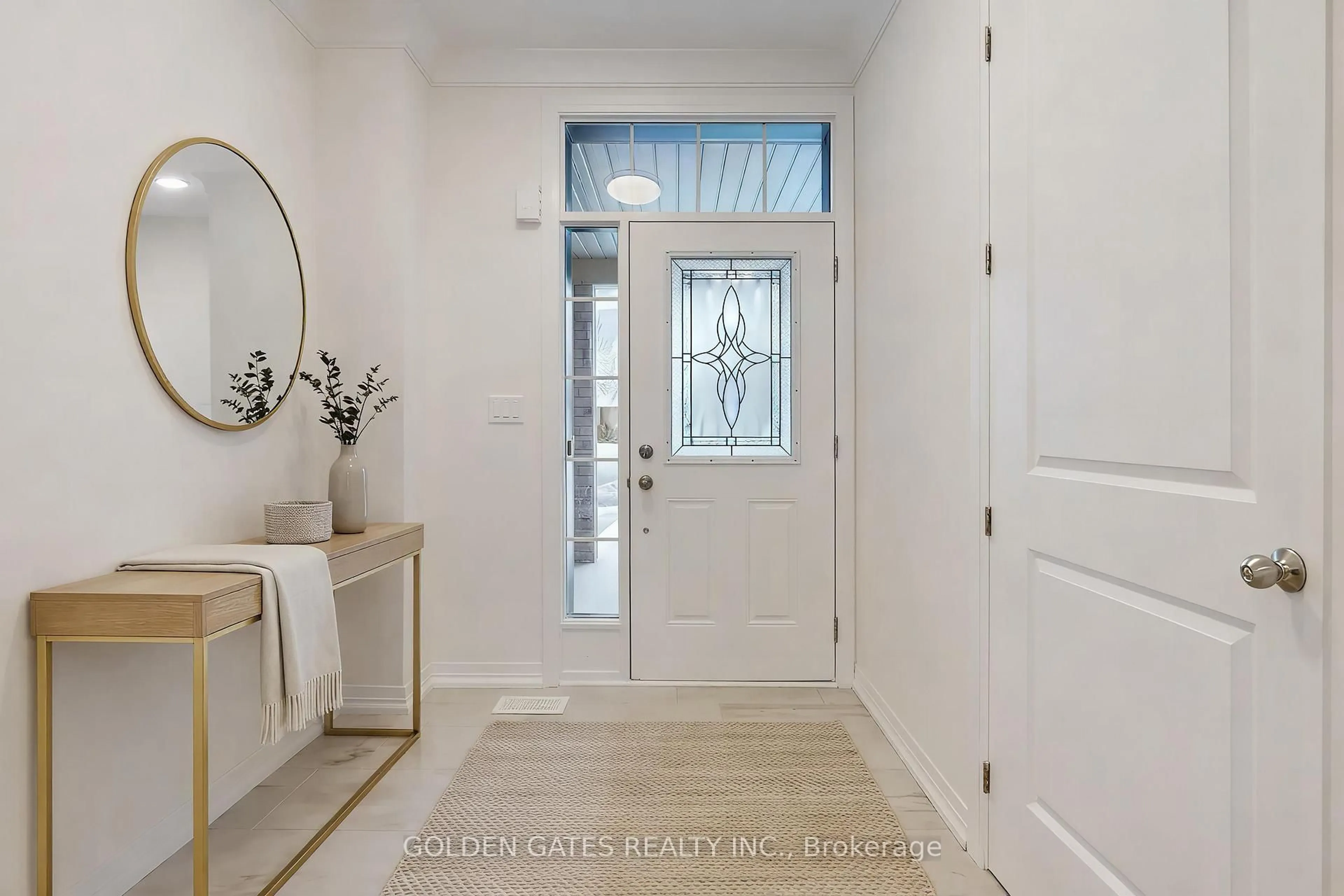 Indoor entryway for 481 Balsam St, Scugog Ontario L9L 1M6