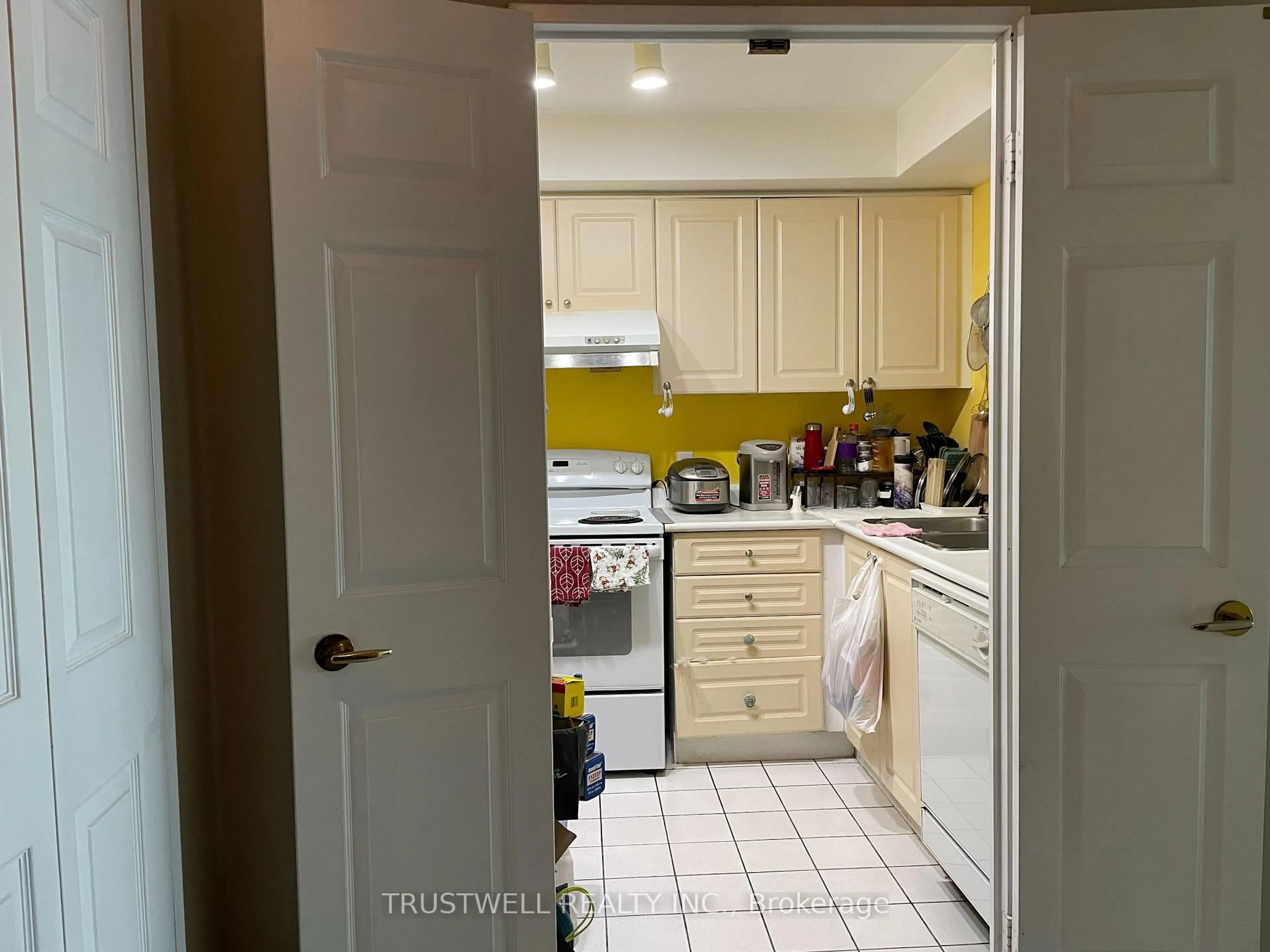 Standard kitchen, unknown for 8 Lee Centre Dr #1509, Toronto Ontario M1H 3H8