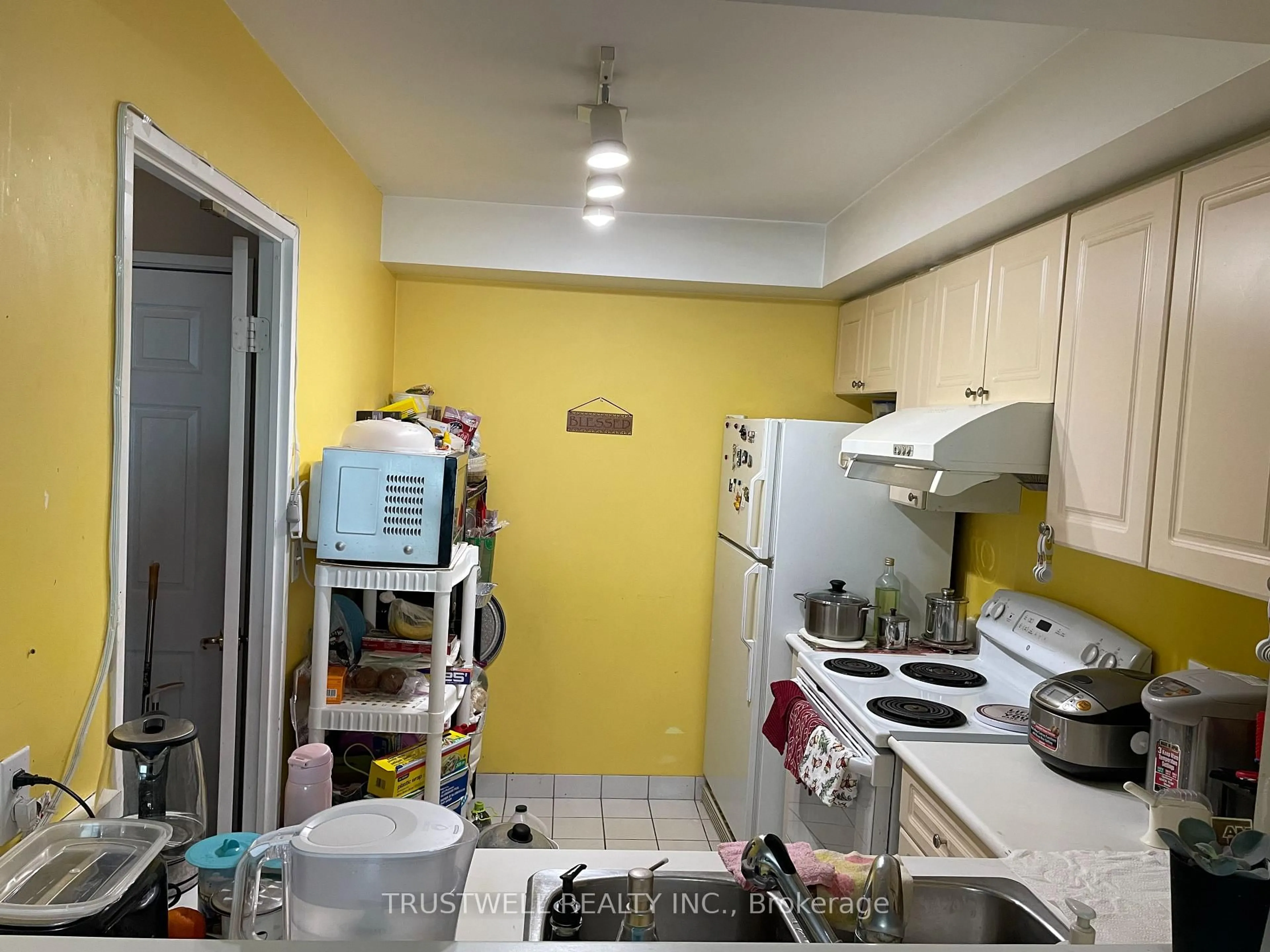 Standard kitchen, unknown for 8 Lee Centre Dr #1509, Toronto Ontario M1H 3H8