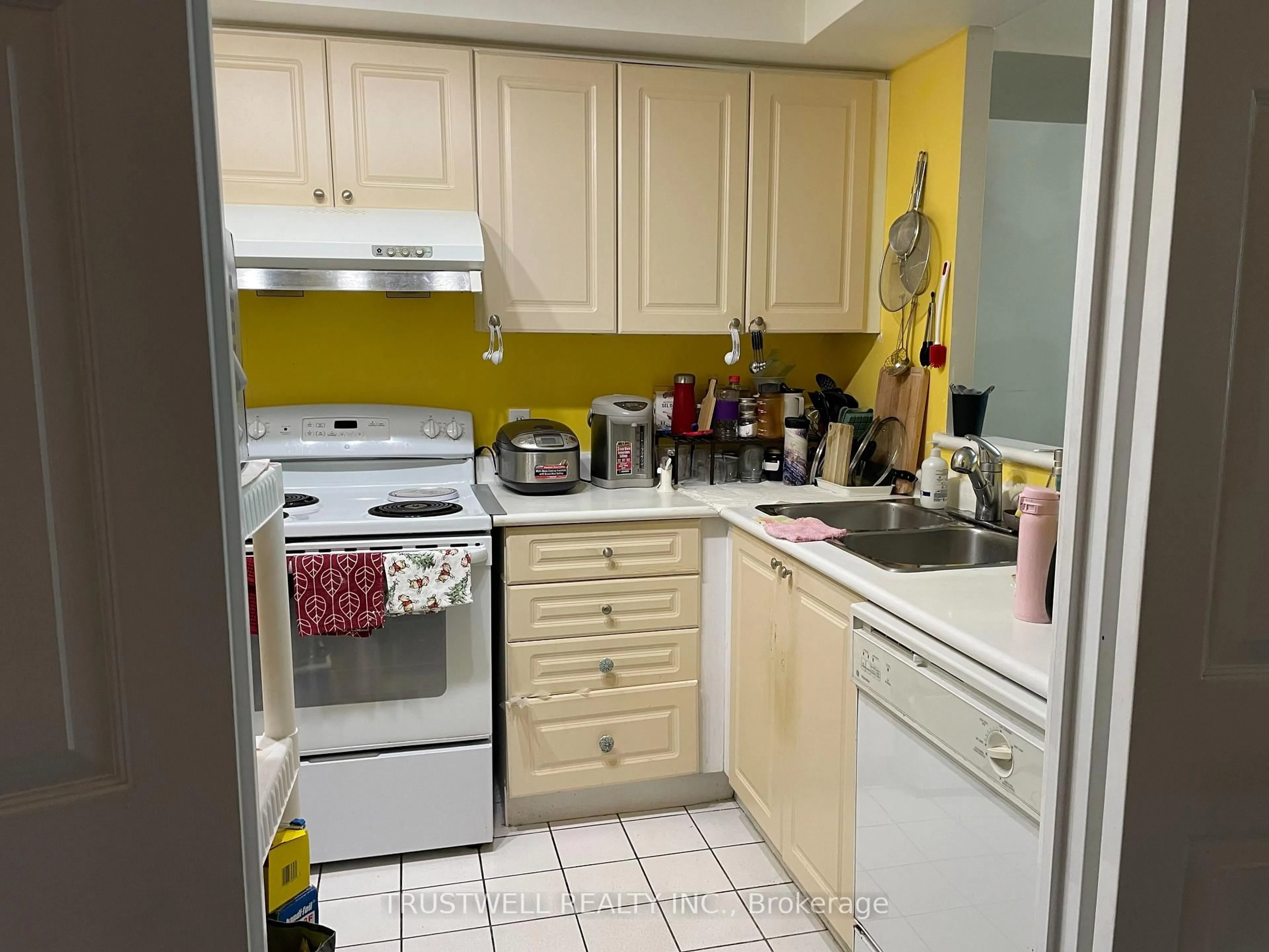 Standard kitchen, unknown for 8 Lee Centre Dr #1509, Toronto Ontario M1H 3H8