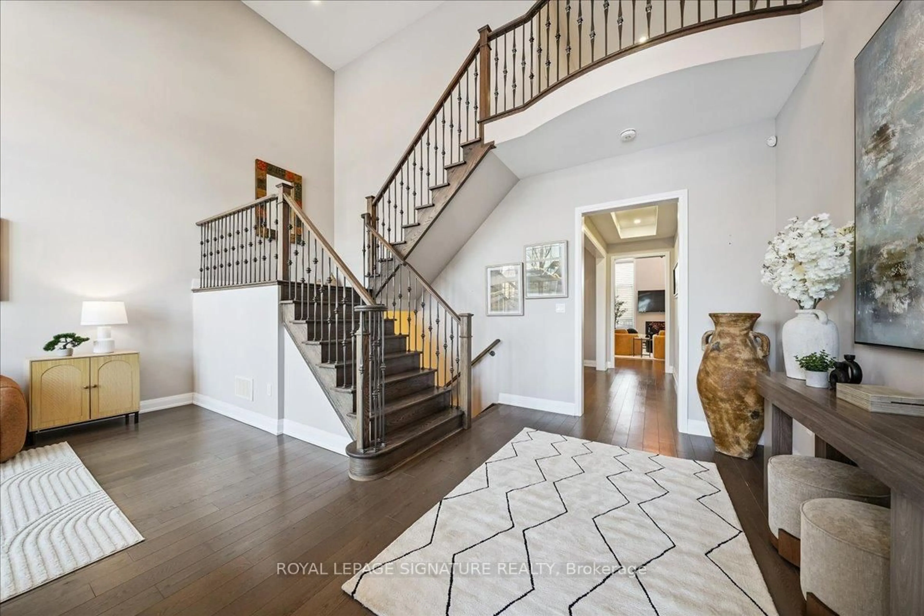 Indoor entryway for 398 Frontier Crt, Pickering Ontario L1W 4A9