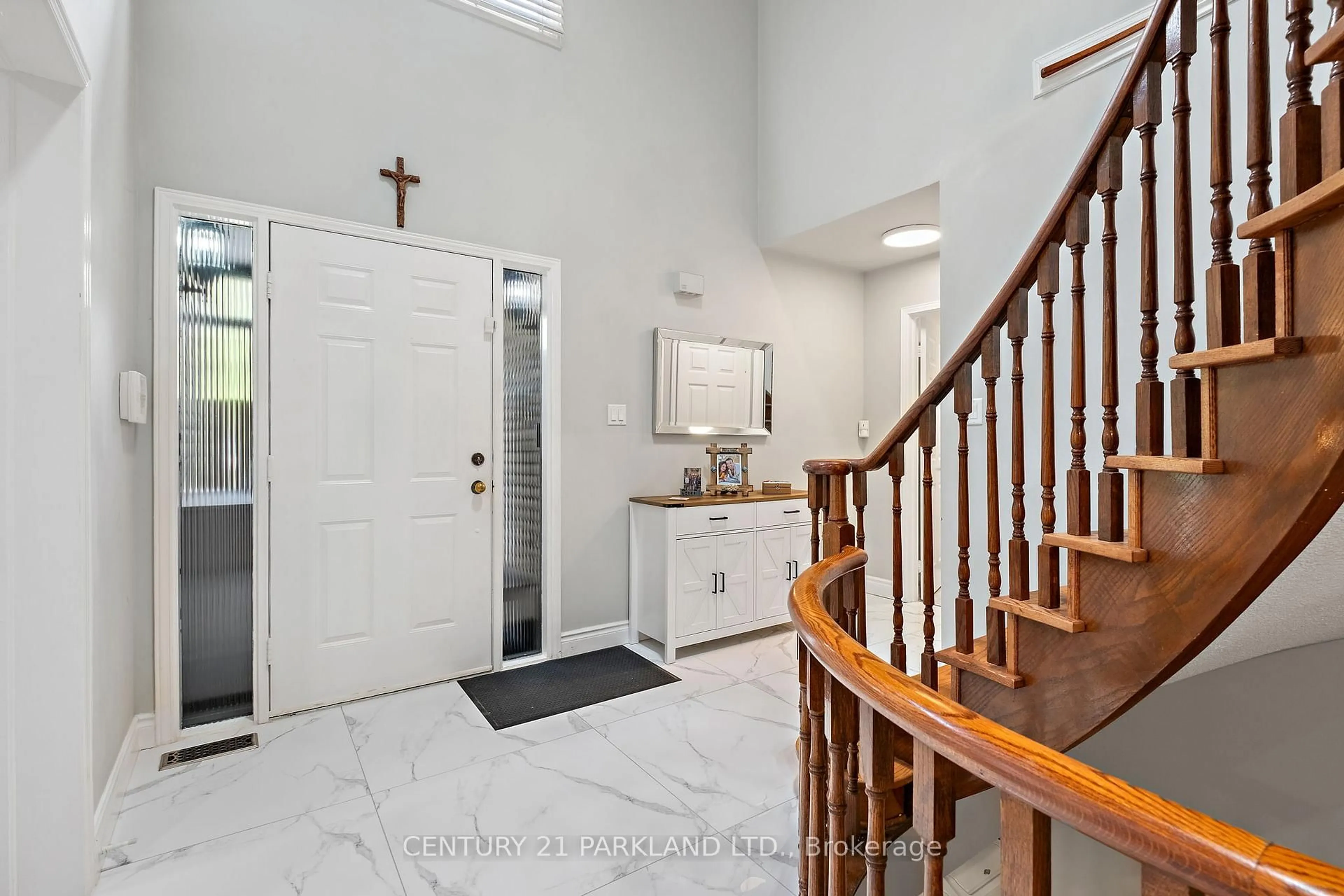 Indoor entryway for 87 Bonacres Ave, Toronto Ontario M1C 3B8