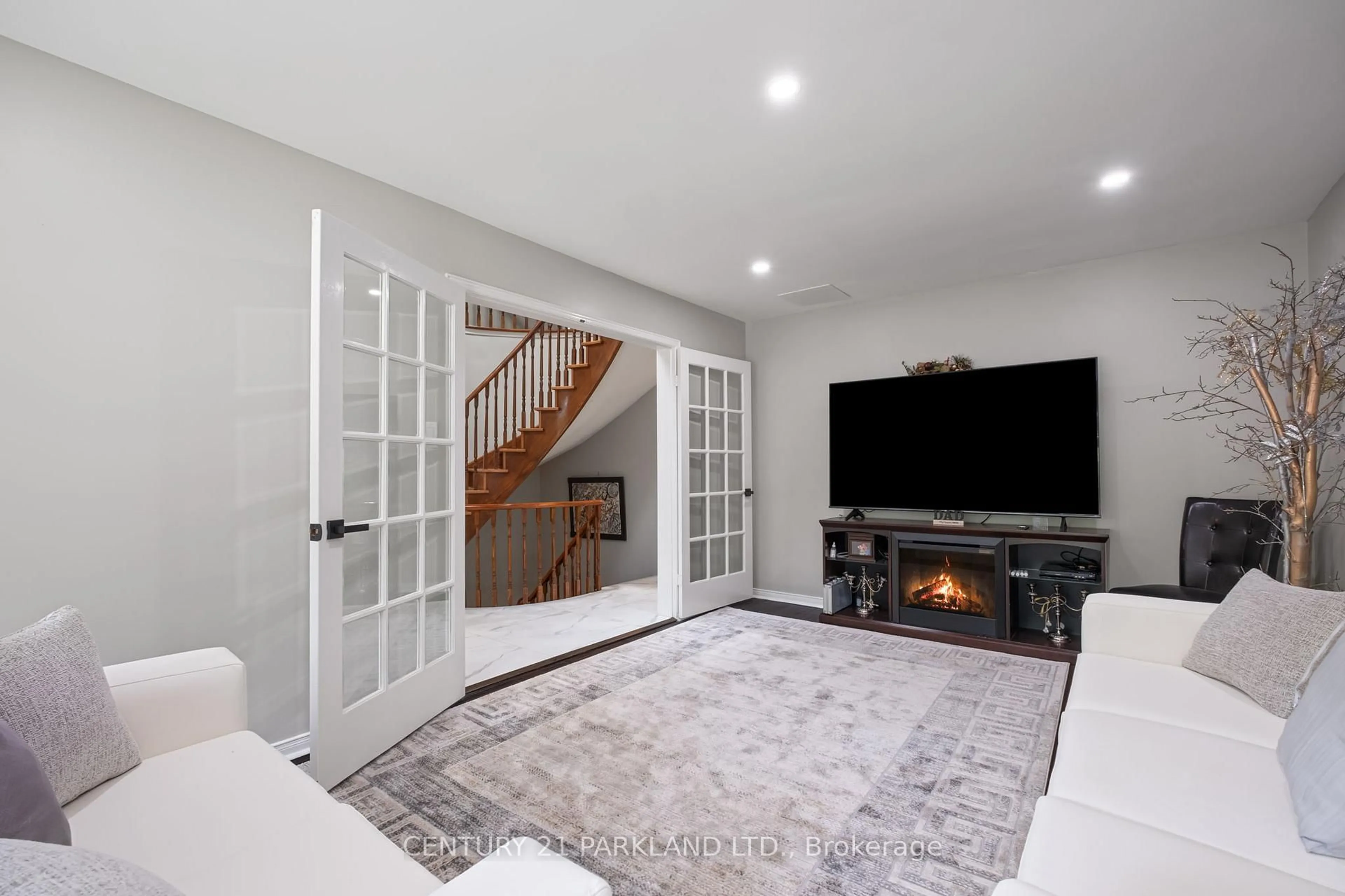 Home theater for 87 Bonacres Ave, Toronto Ontario M1C 3B8