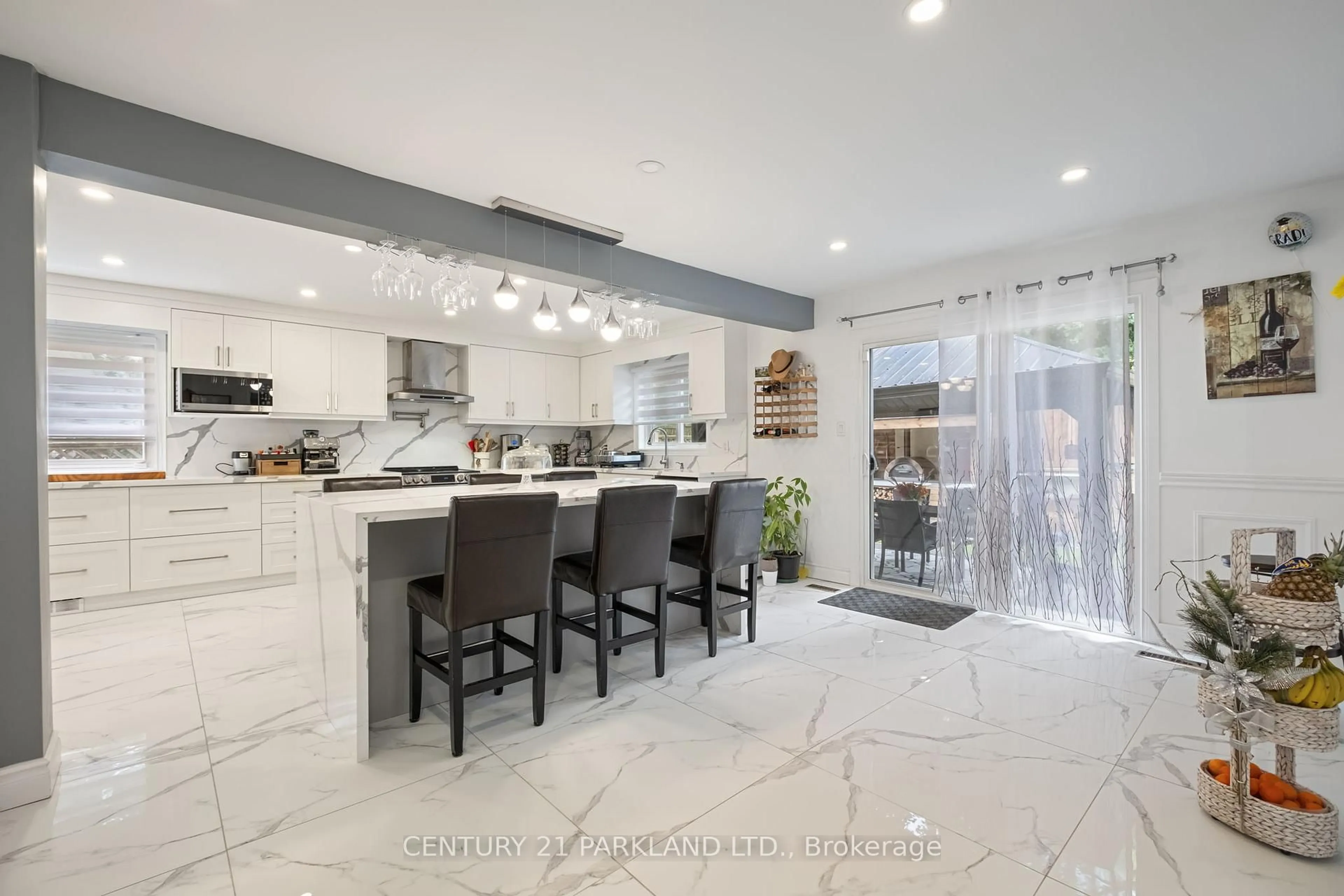 Open concept kitchen, ceramic/tile floor for 87 Bonacres Ave, Toronto Ontario M1C 3B8