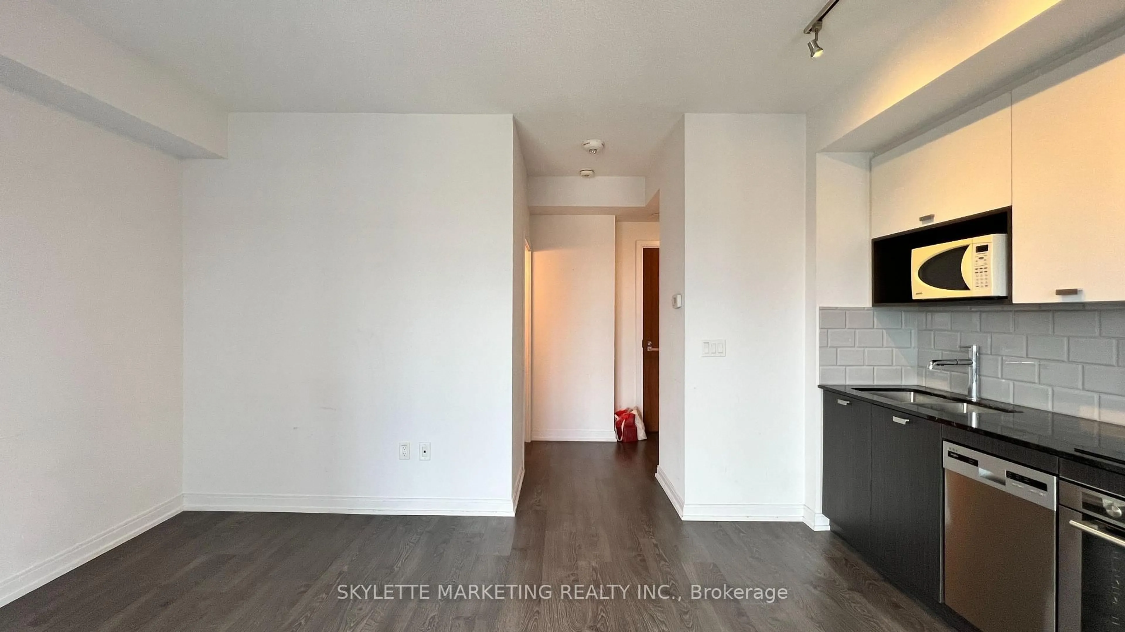 A pic of a room for 275 Village Green Sq #3017, Toronto Ontario M1S 0L8